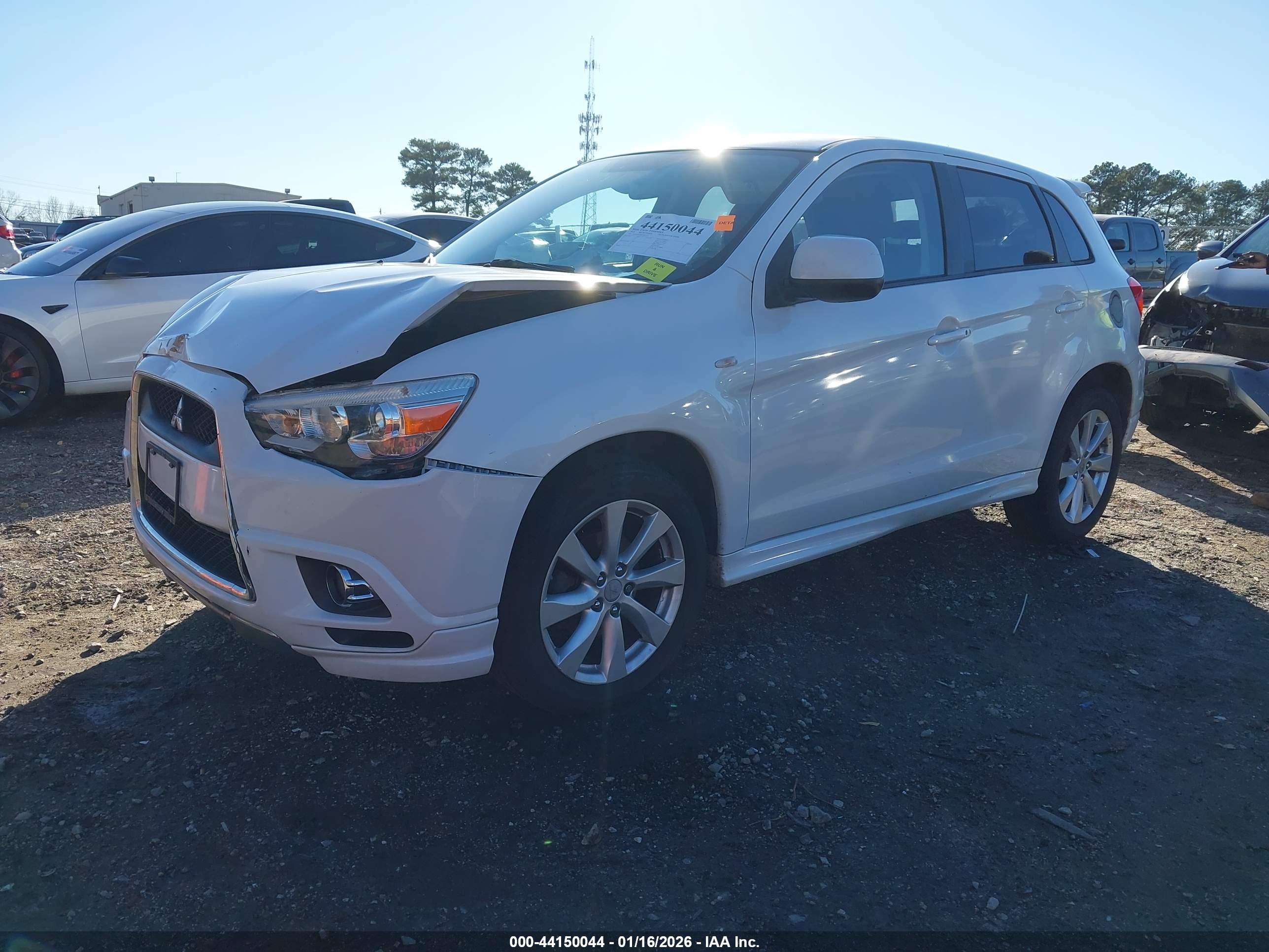 MITSUBISHI OUTLANDER image 2