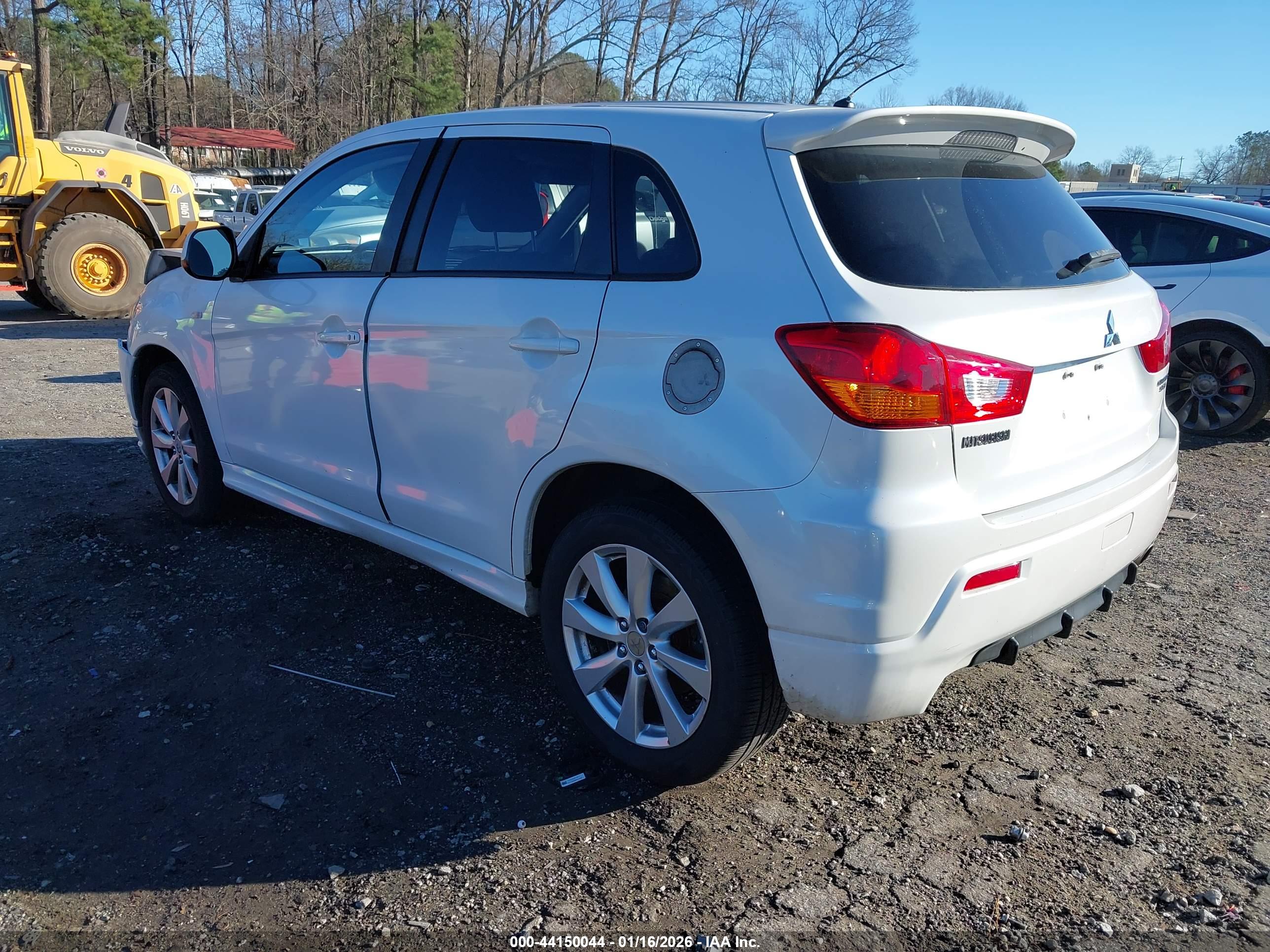 MITSUBISHI OUTLANDER image 3