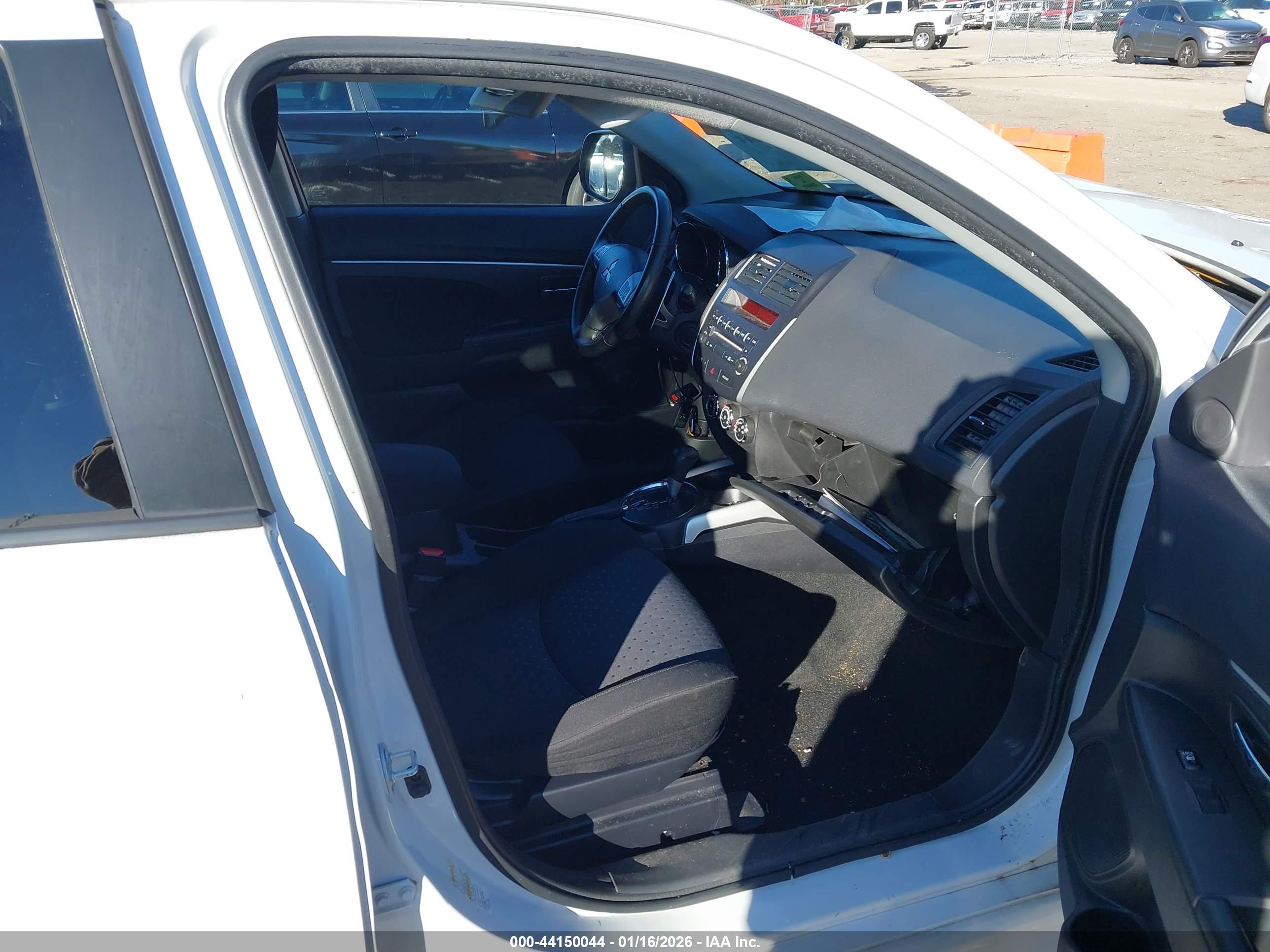 MITSUBISHI OUTLANDER image 5