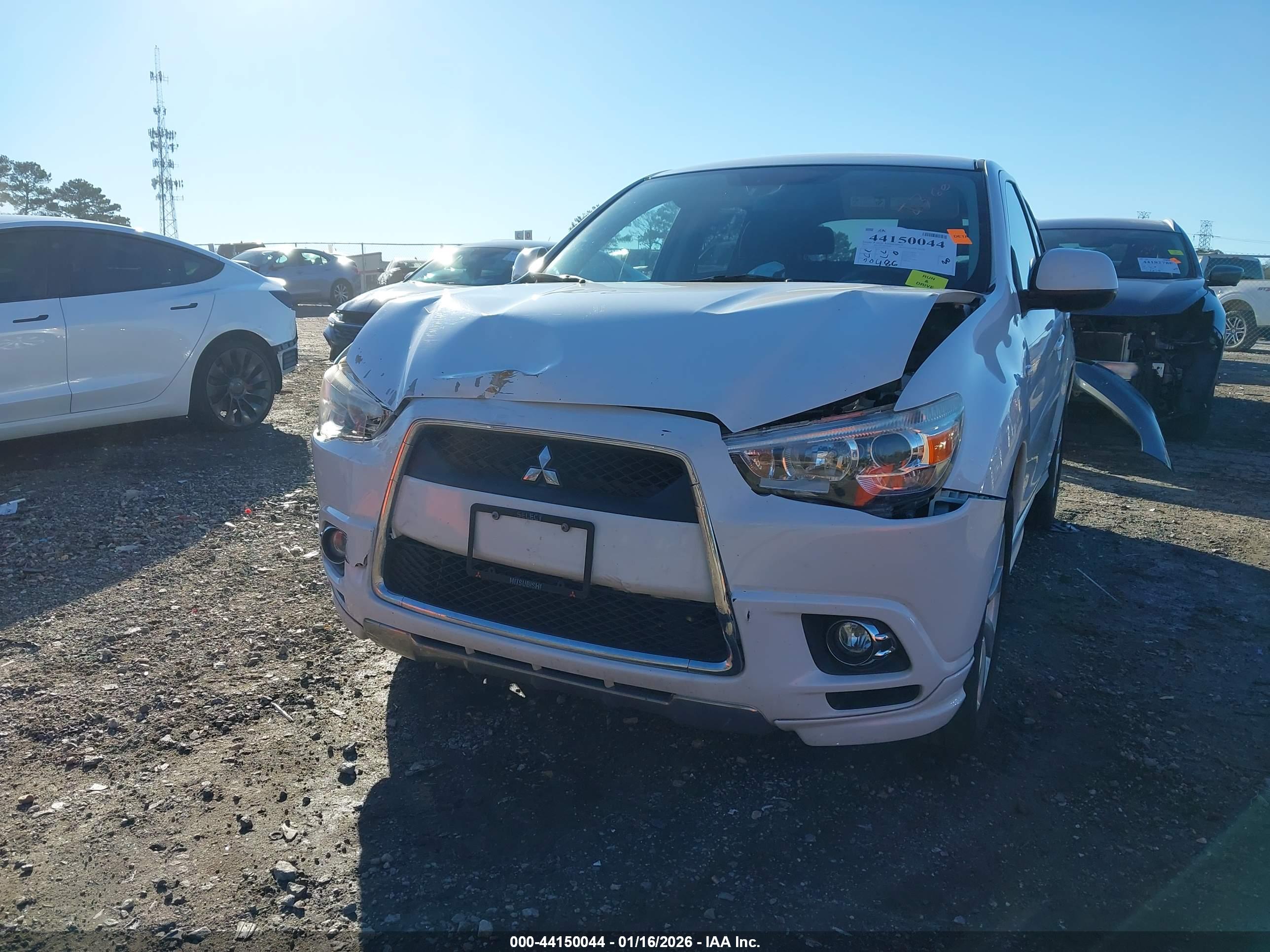 MITSUBISHI OUTLANDER image 6