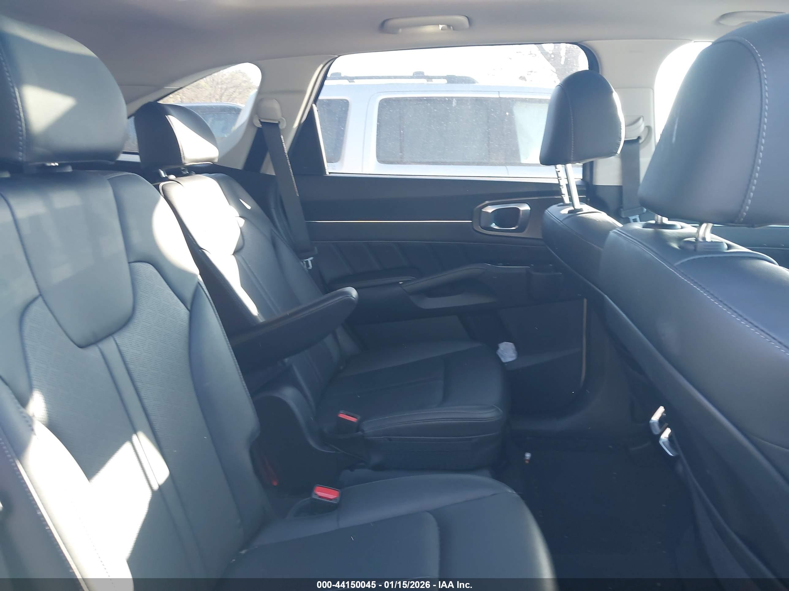 KIA SORENTO image 8