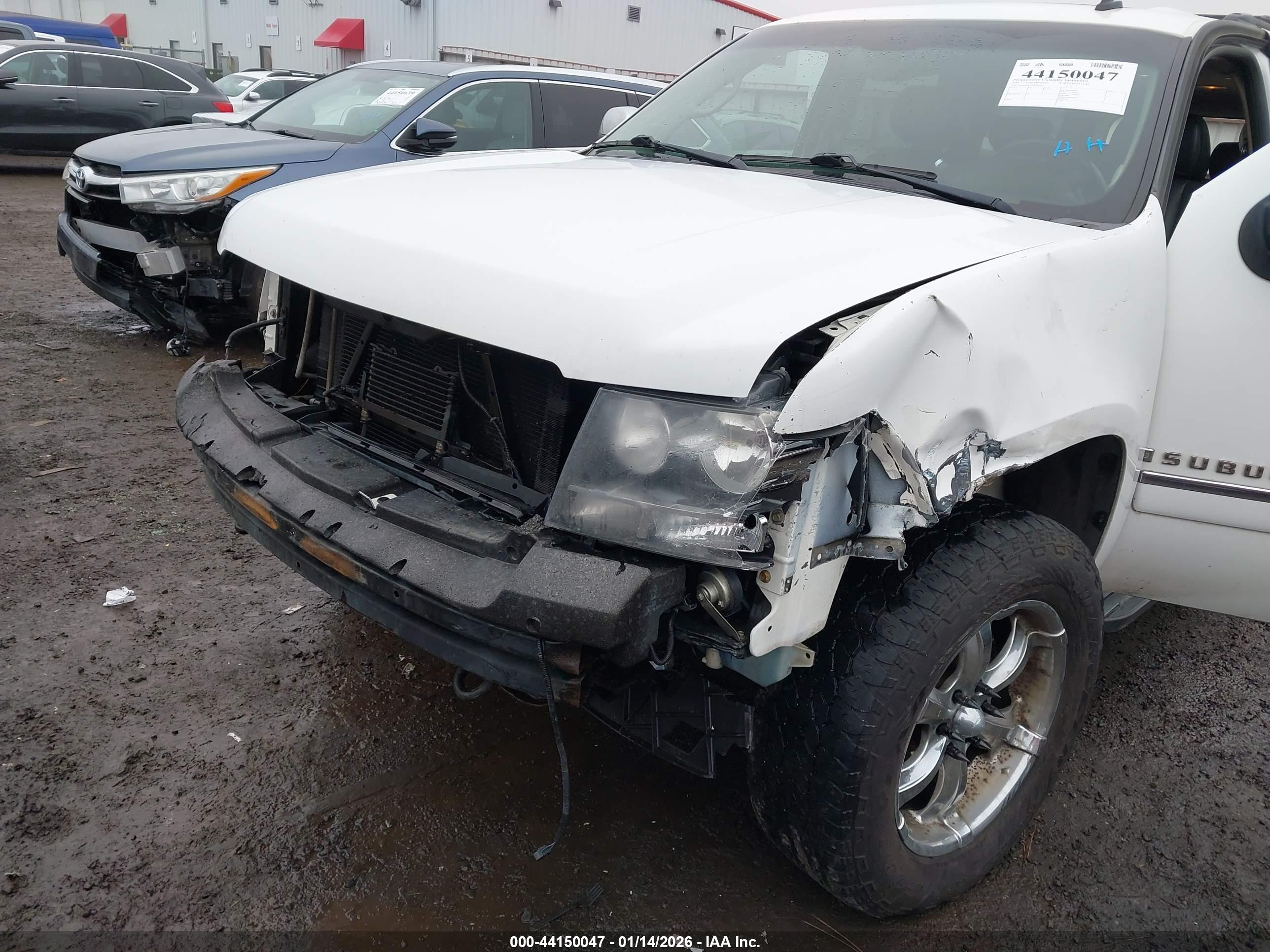 CHEVROLET SUBURBAN image 6
