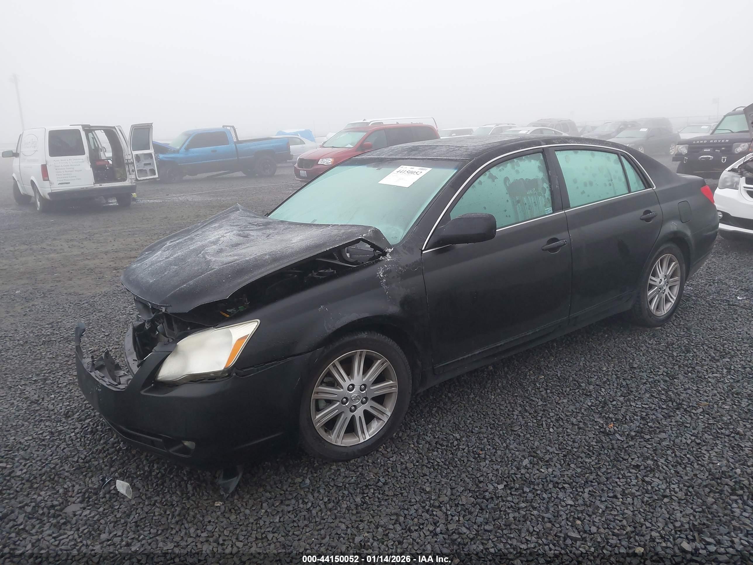 TOYOTA AVALON image 2