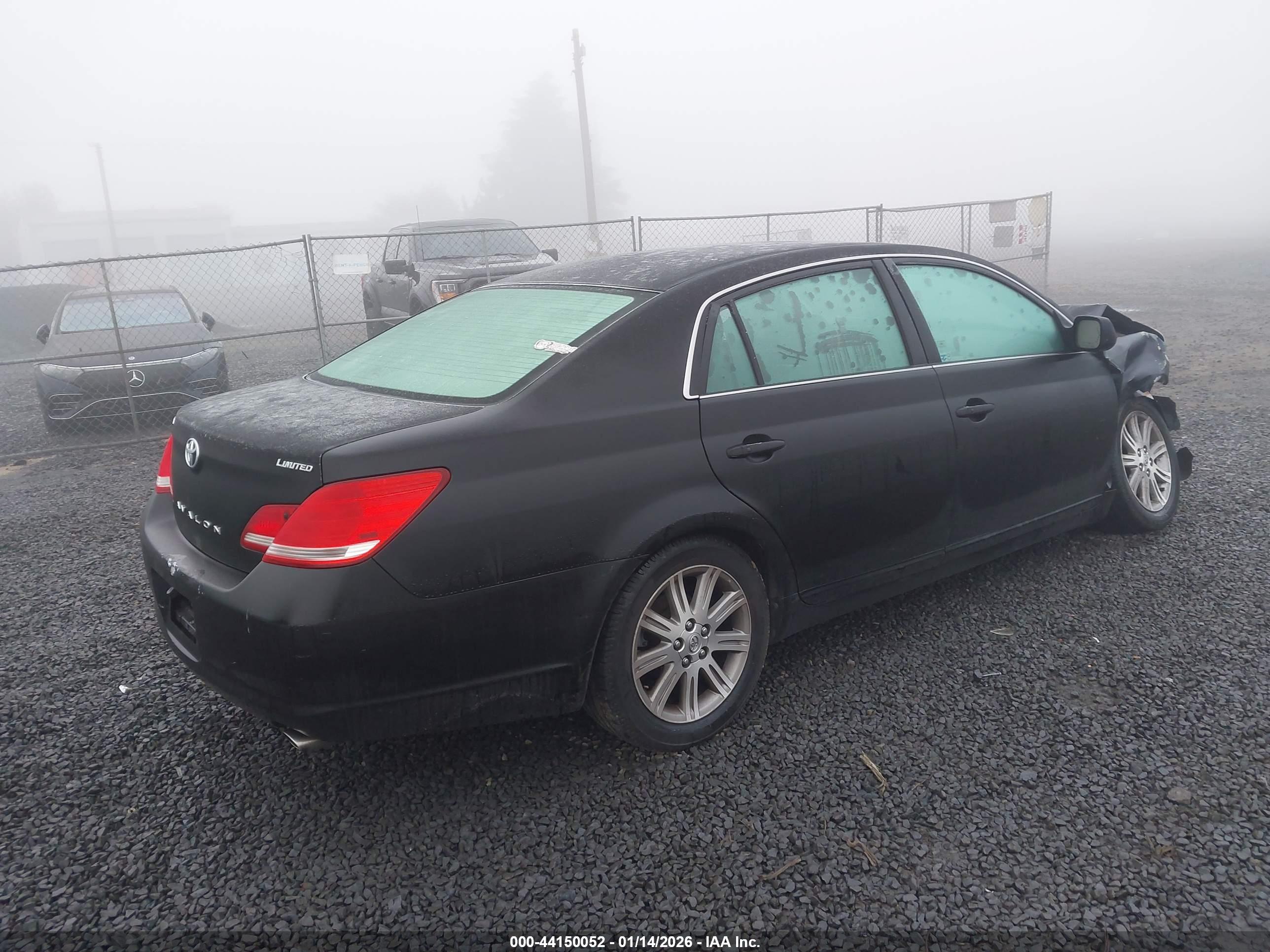 TOYOTA AVALON image 4