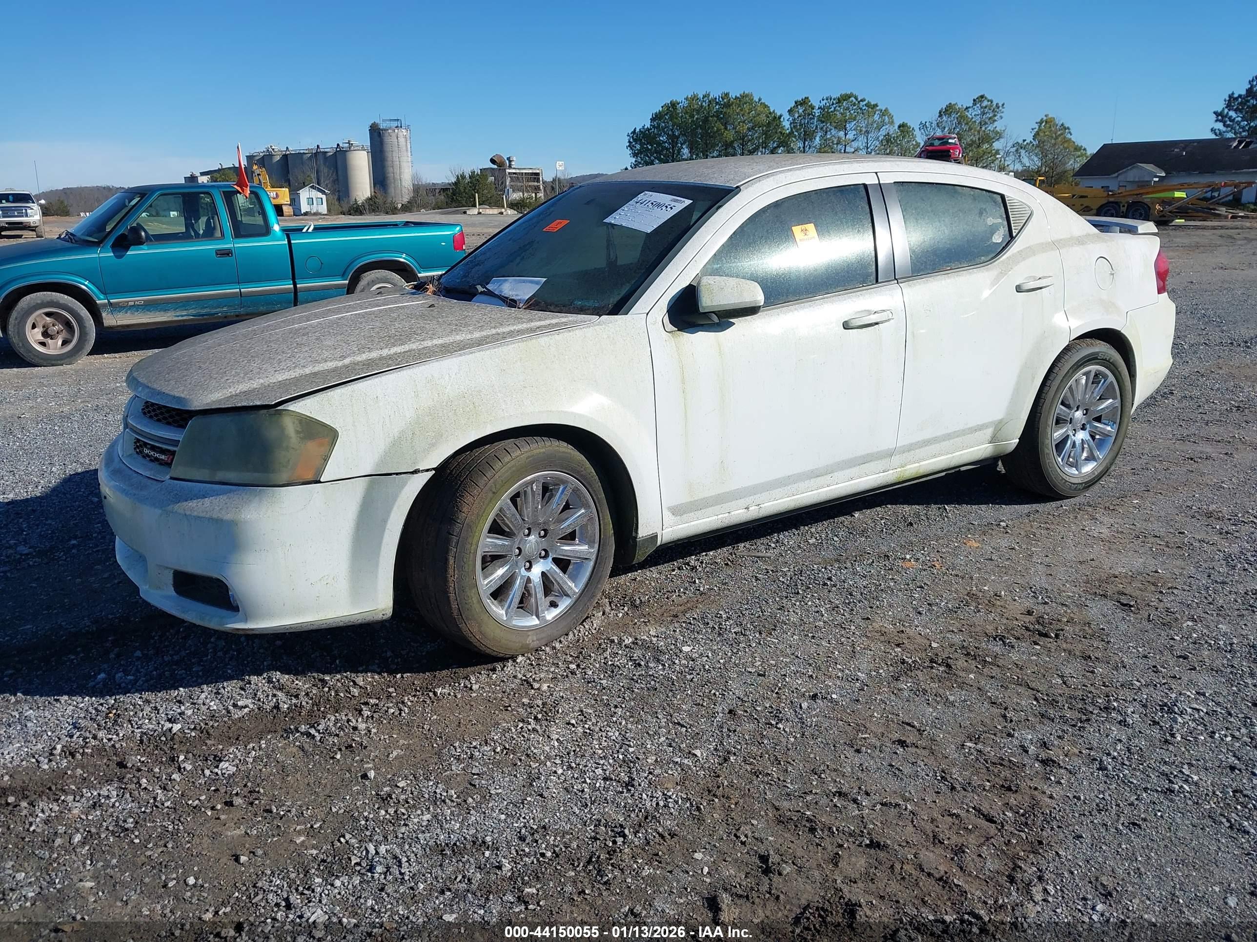 DODGE AVENGER image 2