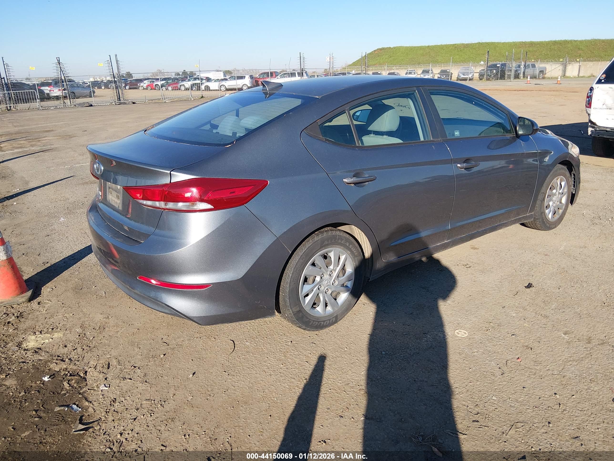HYUNDAI ELANTRA image 4