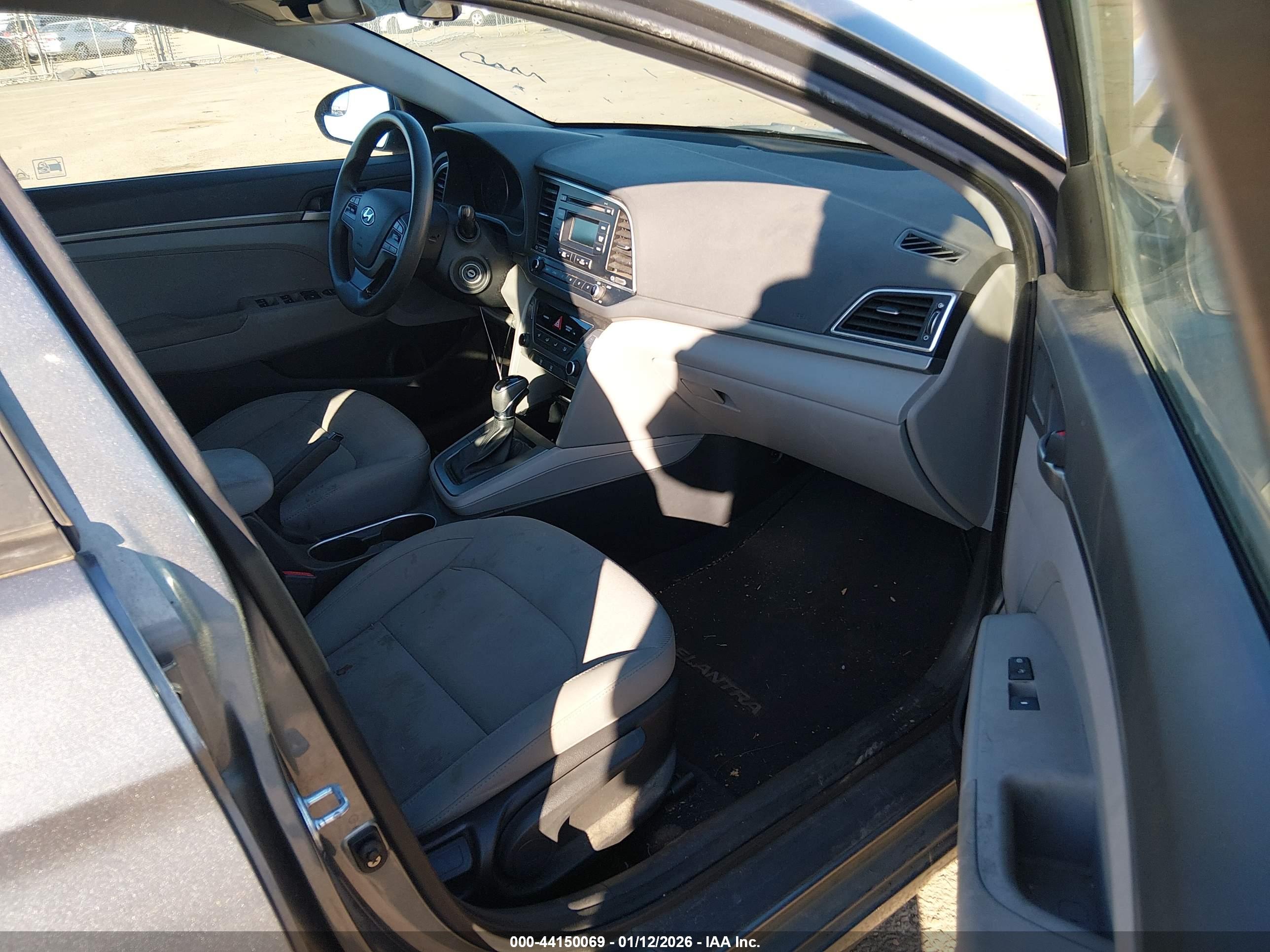 HYUNDAI ELANTRA image 5