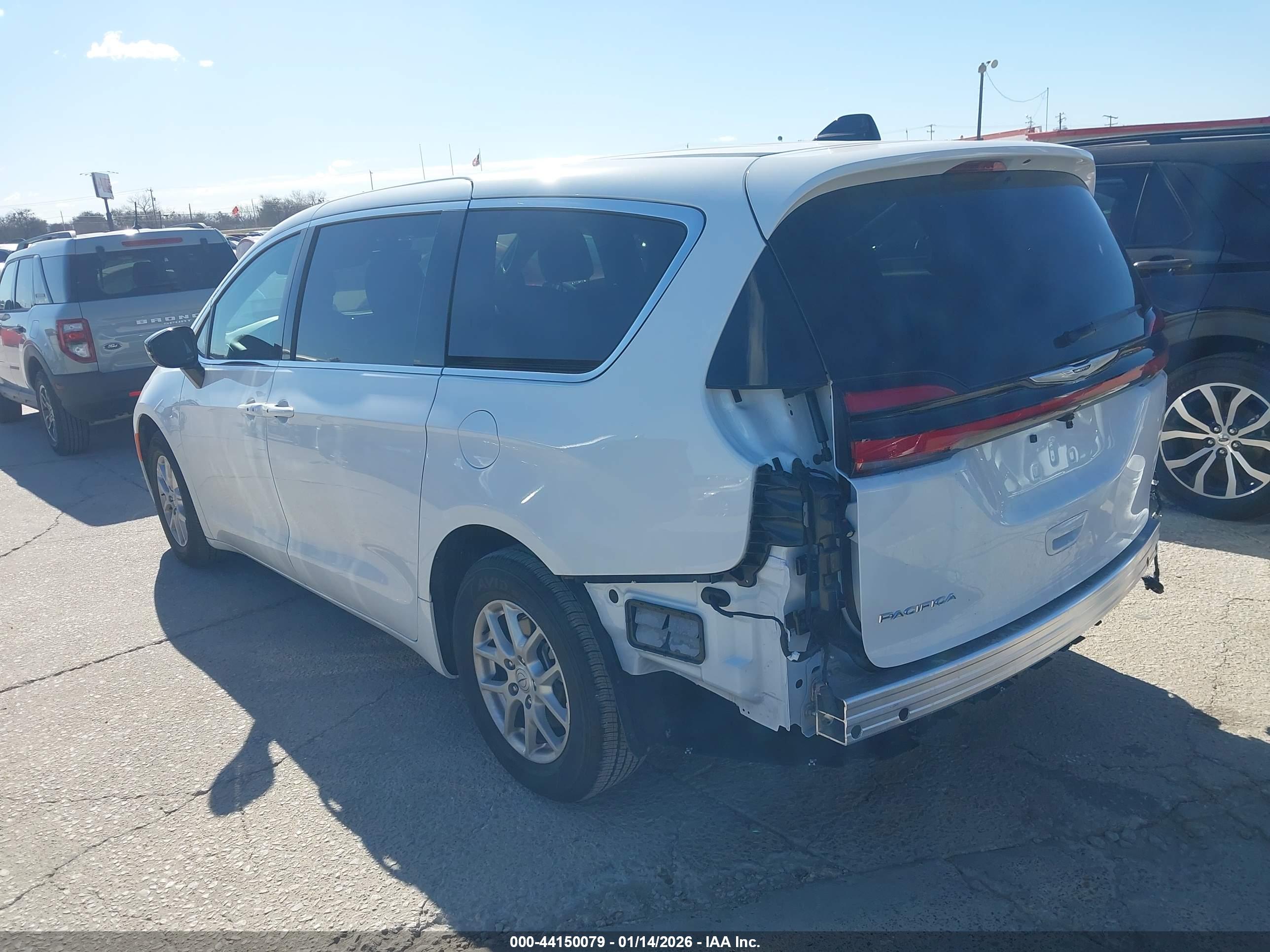 CHRYSLER PACIFICA image 3