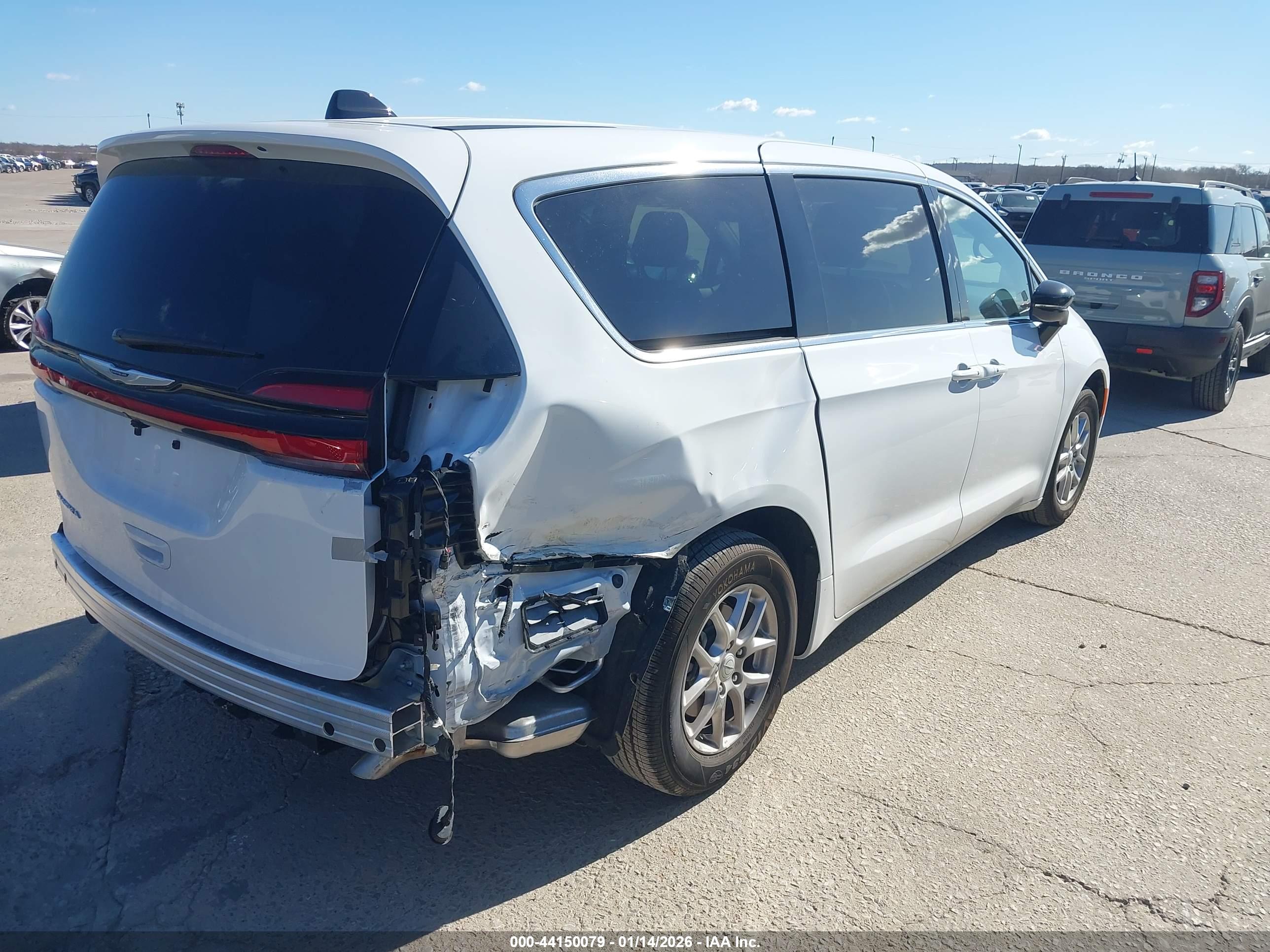 CHRYSLER PACIFICA image 4