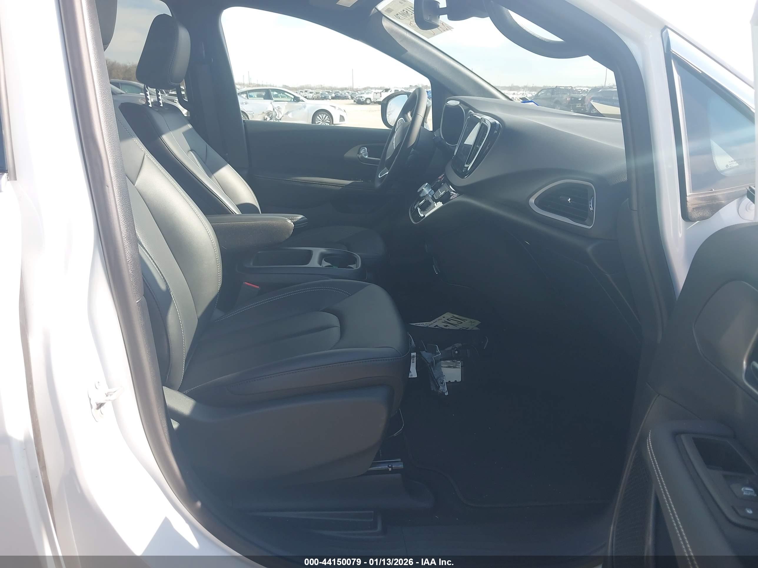 CHRYSLER PACIFICA image 5