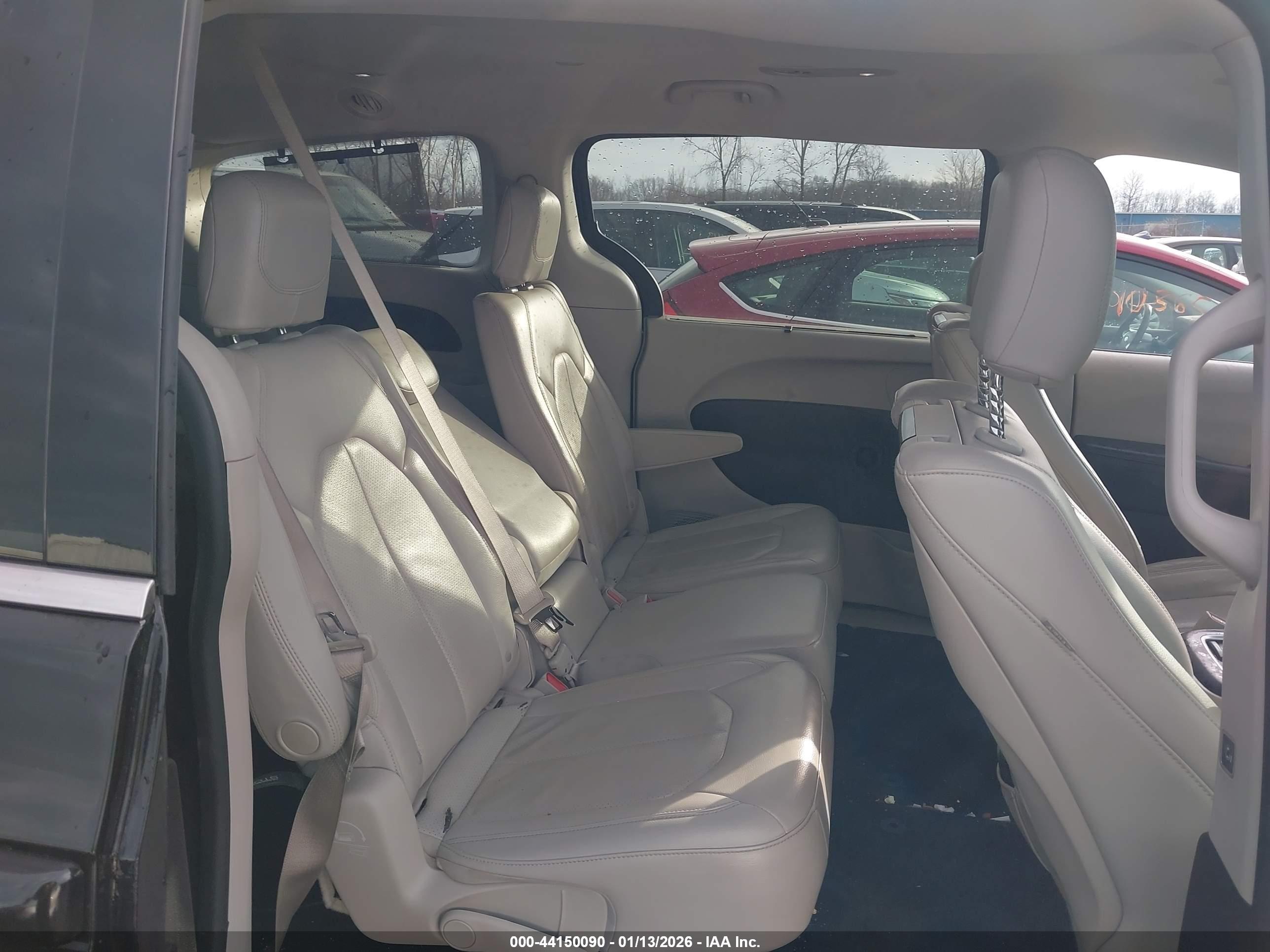 CHRYSLER PACIFICA image 8