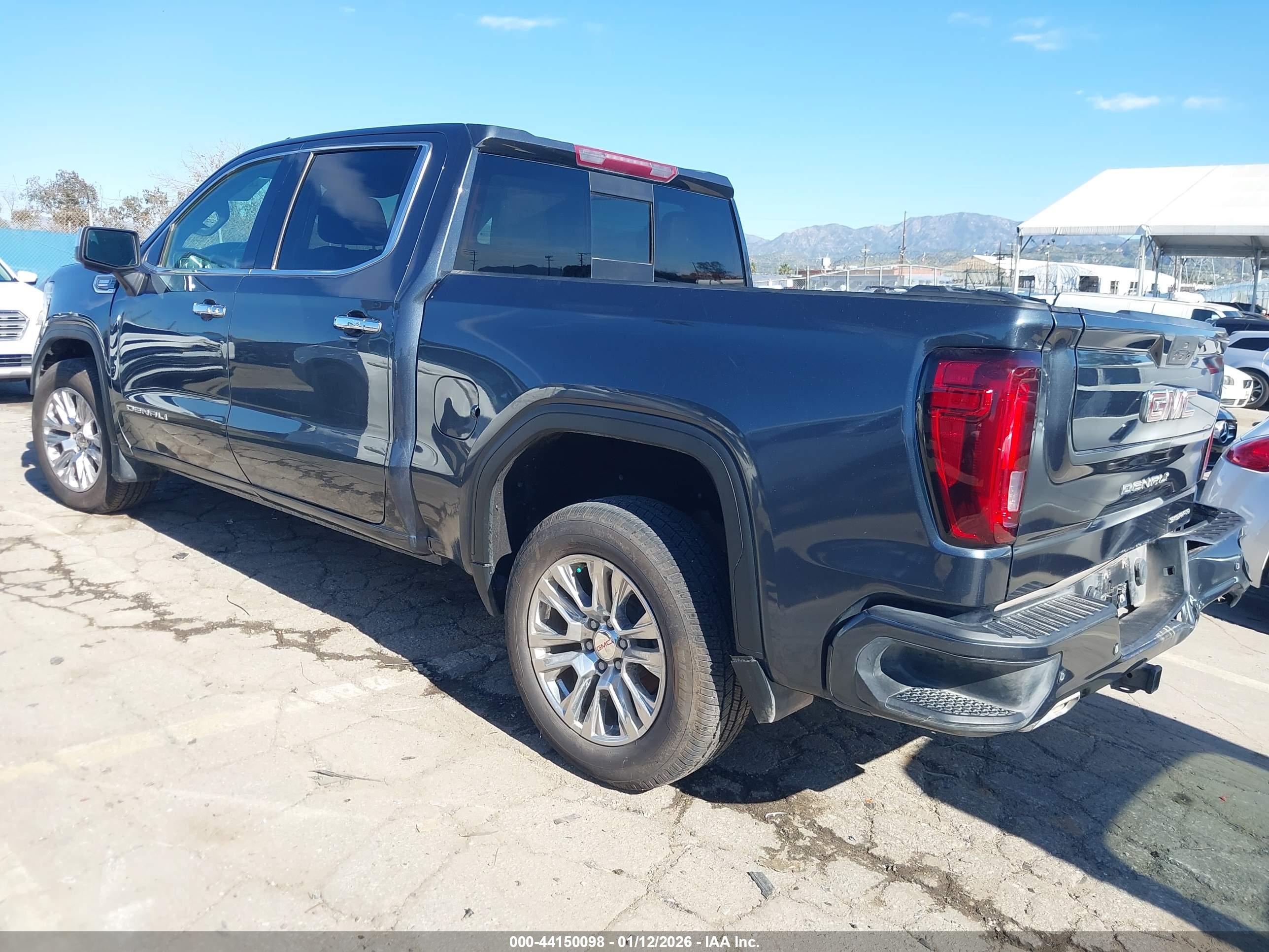 GMC SIERRA image 3