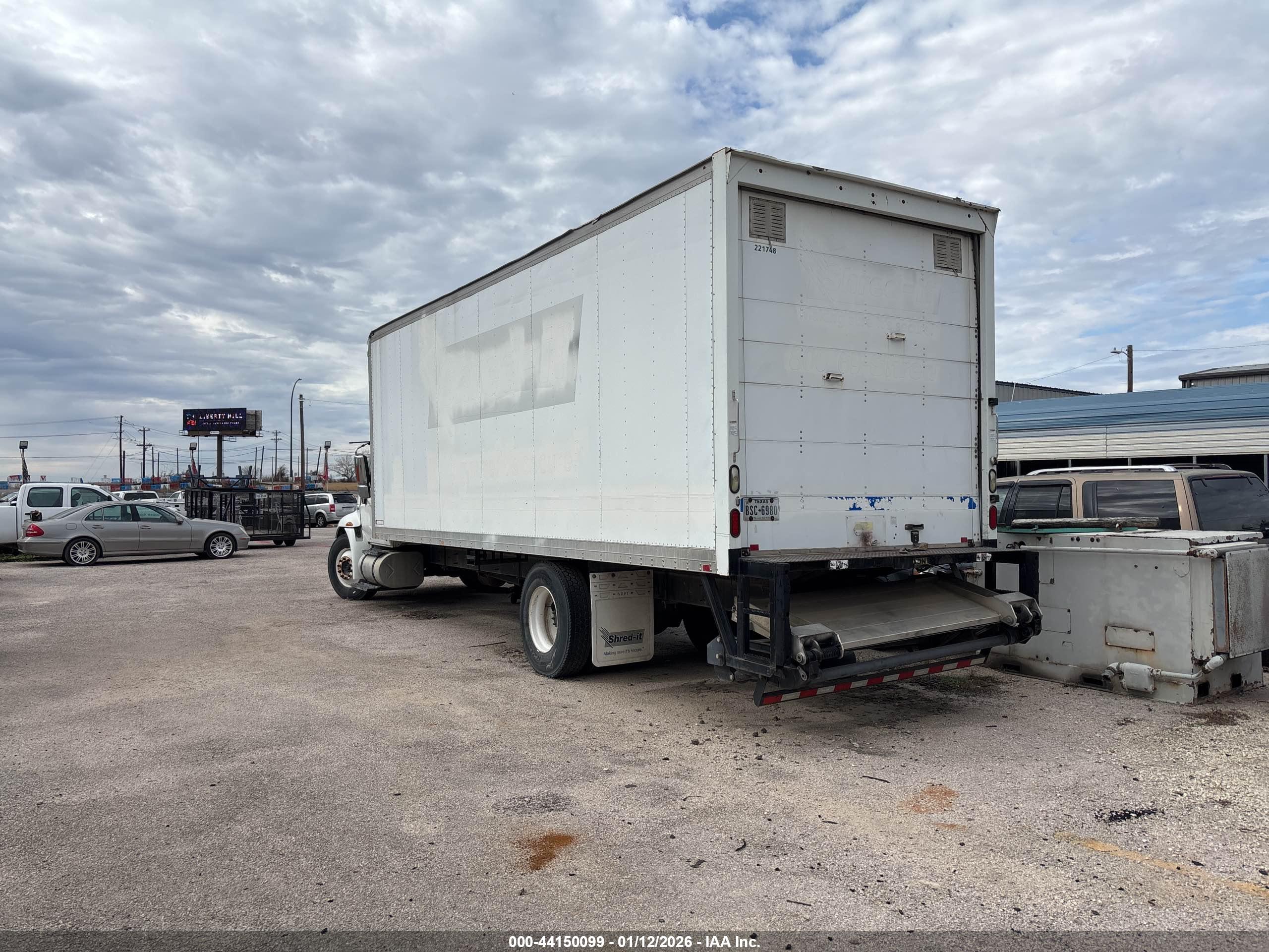 INTERNATIONAL 4000 image 3