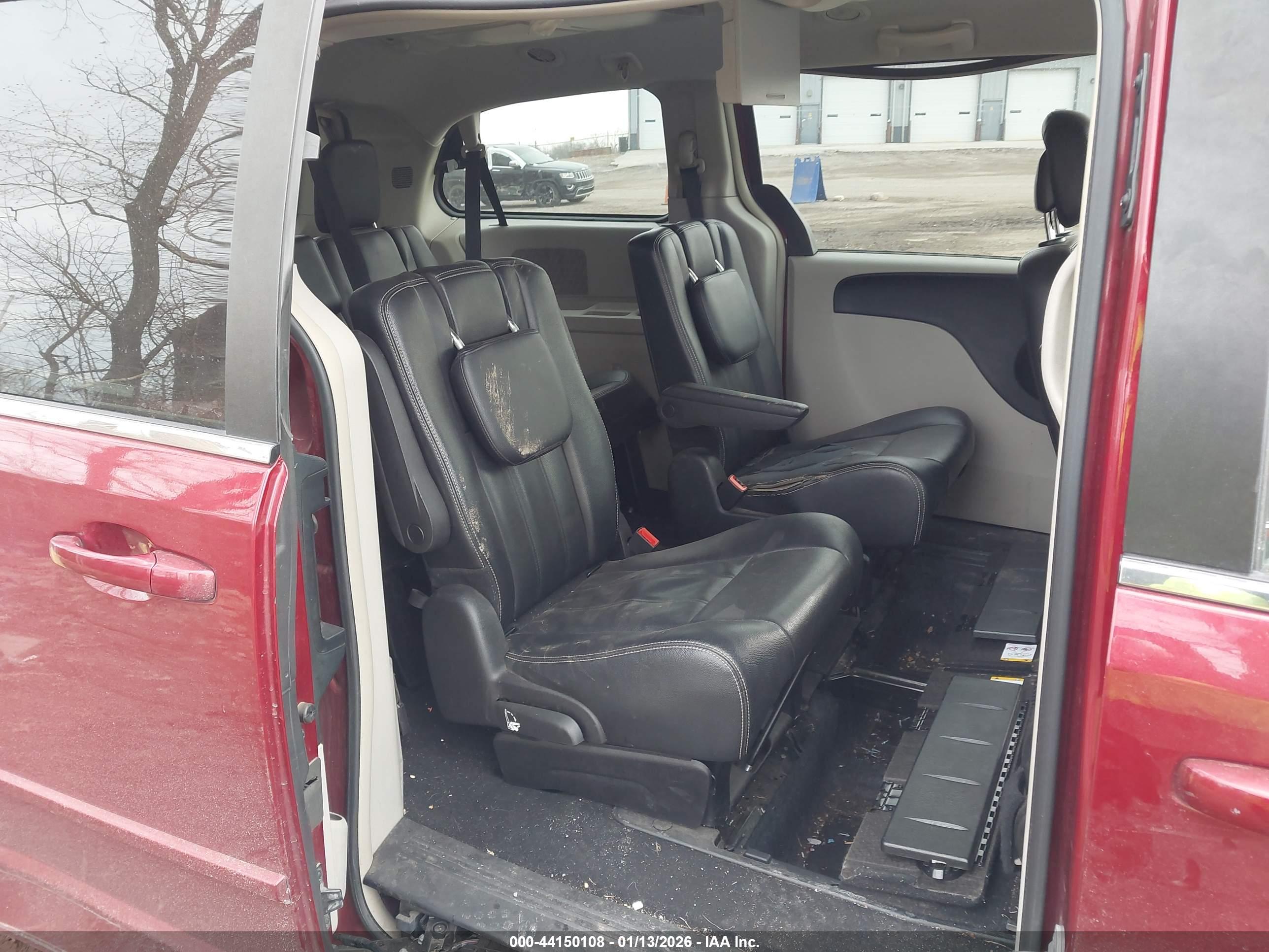 CHRYSLER TOWN image 8