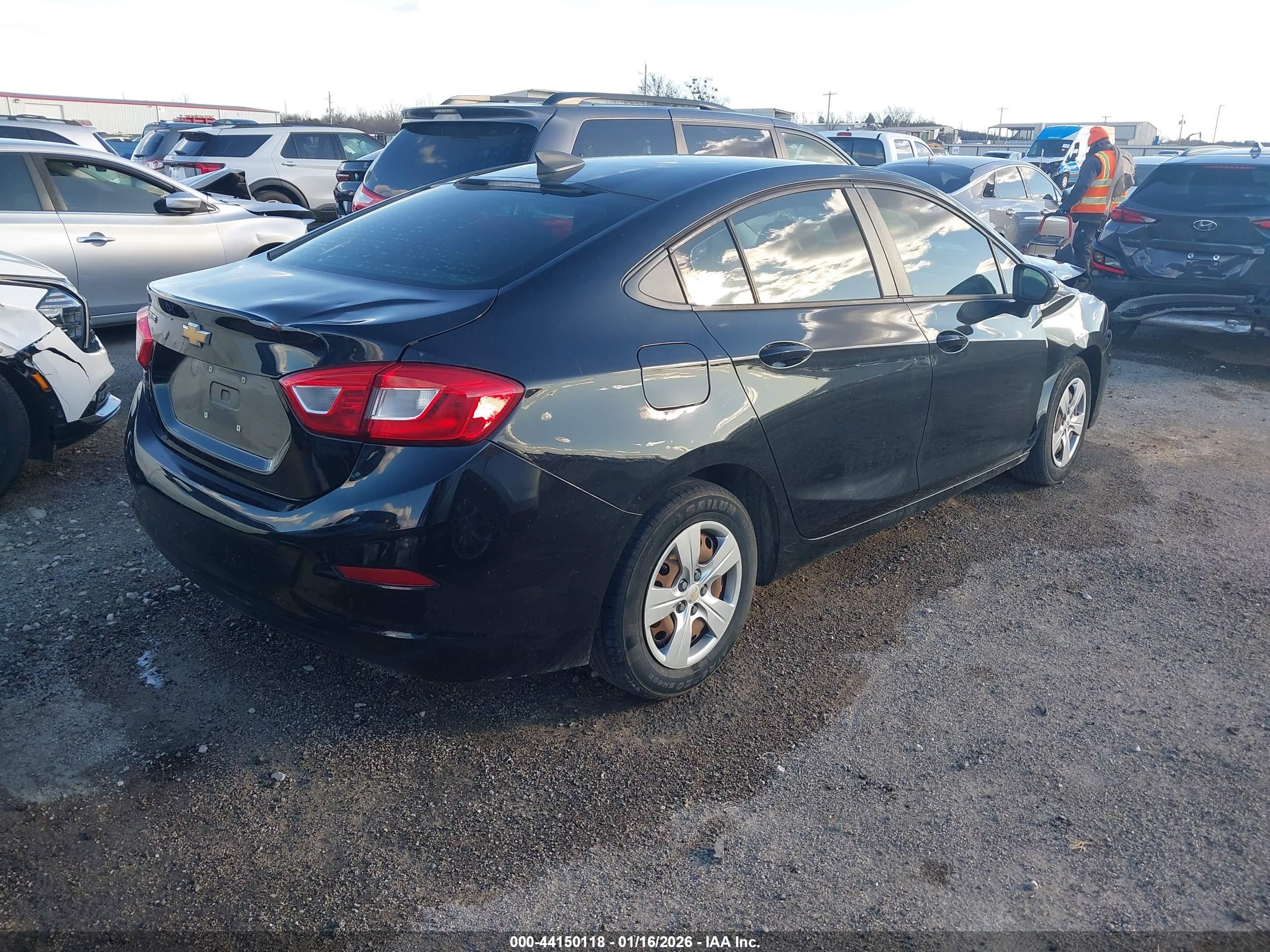 CHEVROLET CRUZE image 4