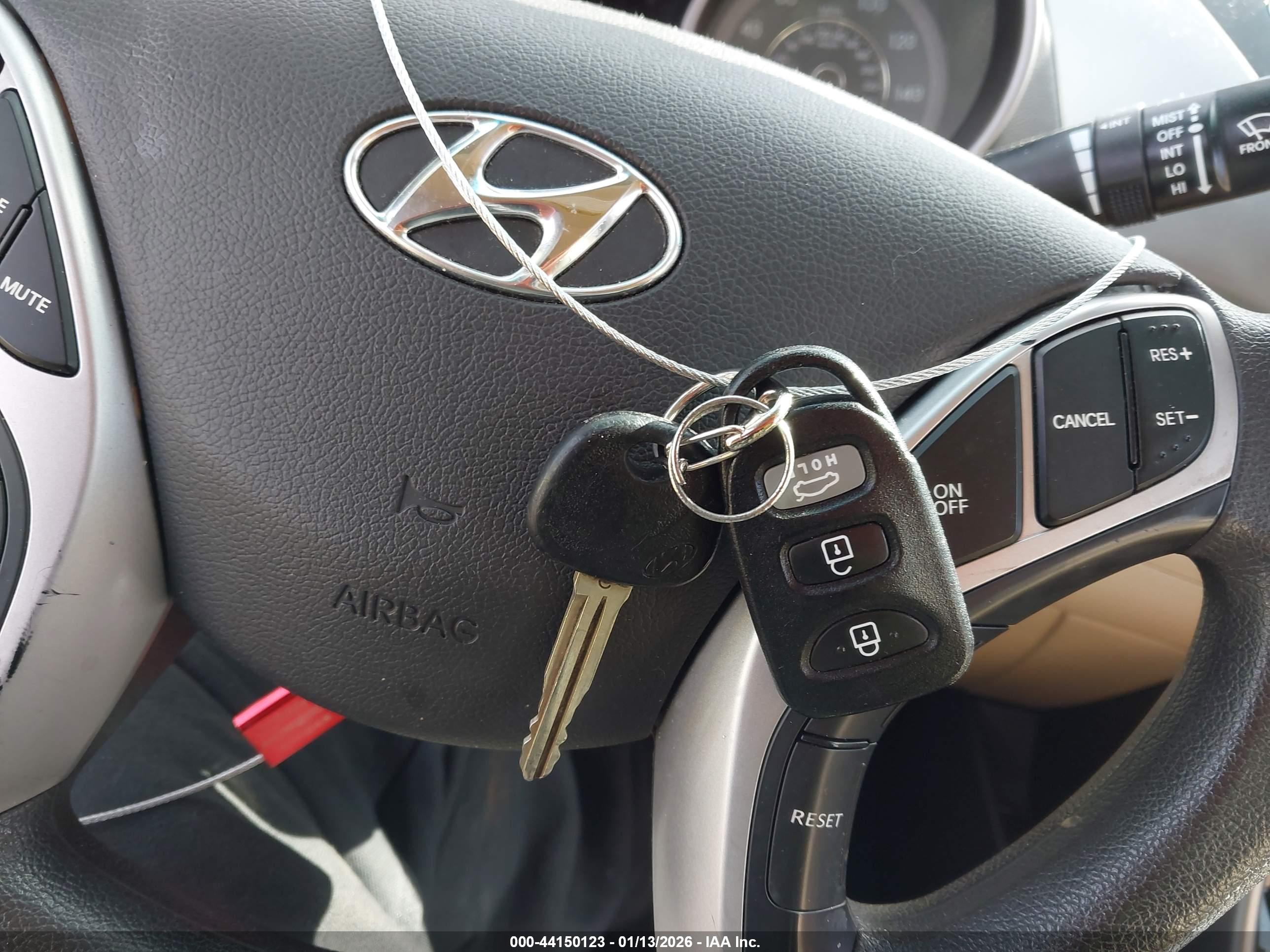 HYUNDAI ELANTRA image 11