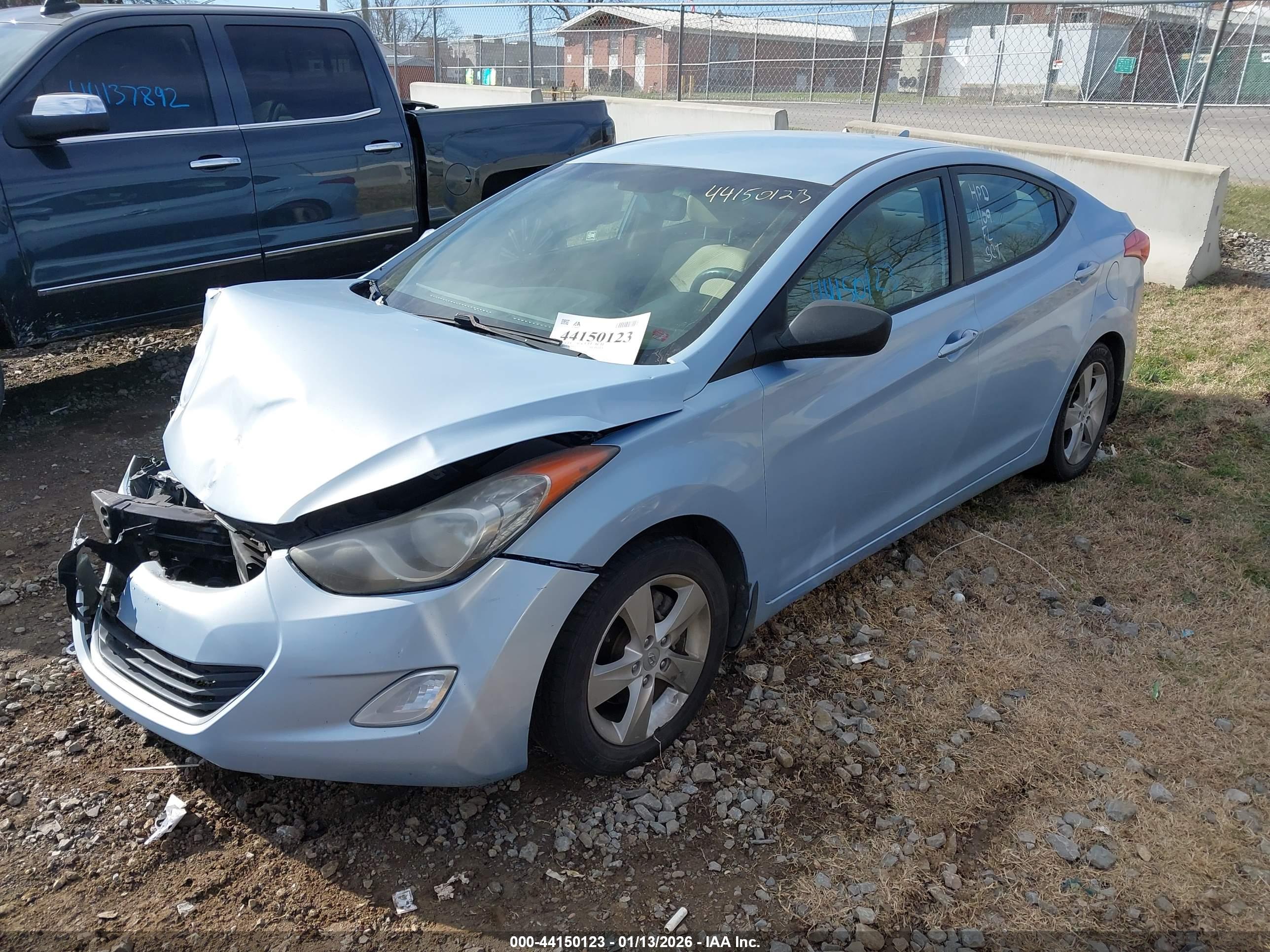 HYUNDAI ELANTRA image 2