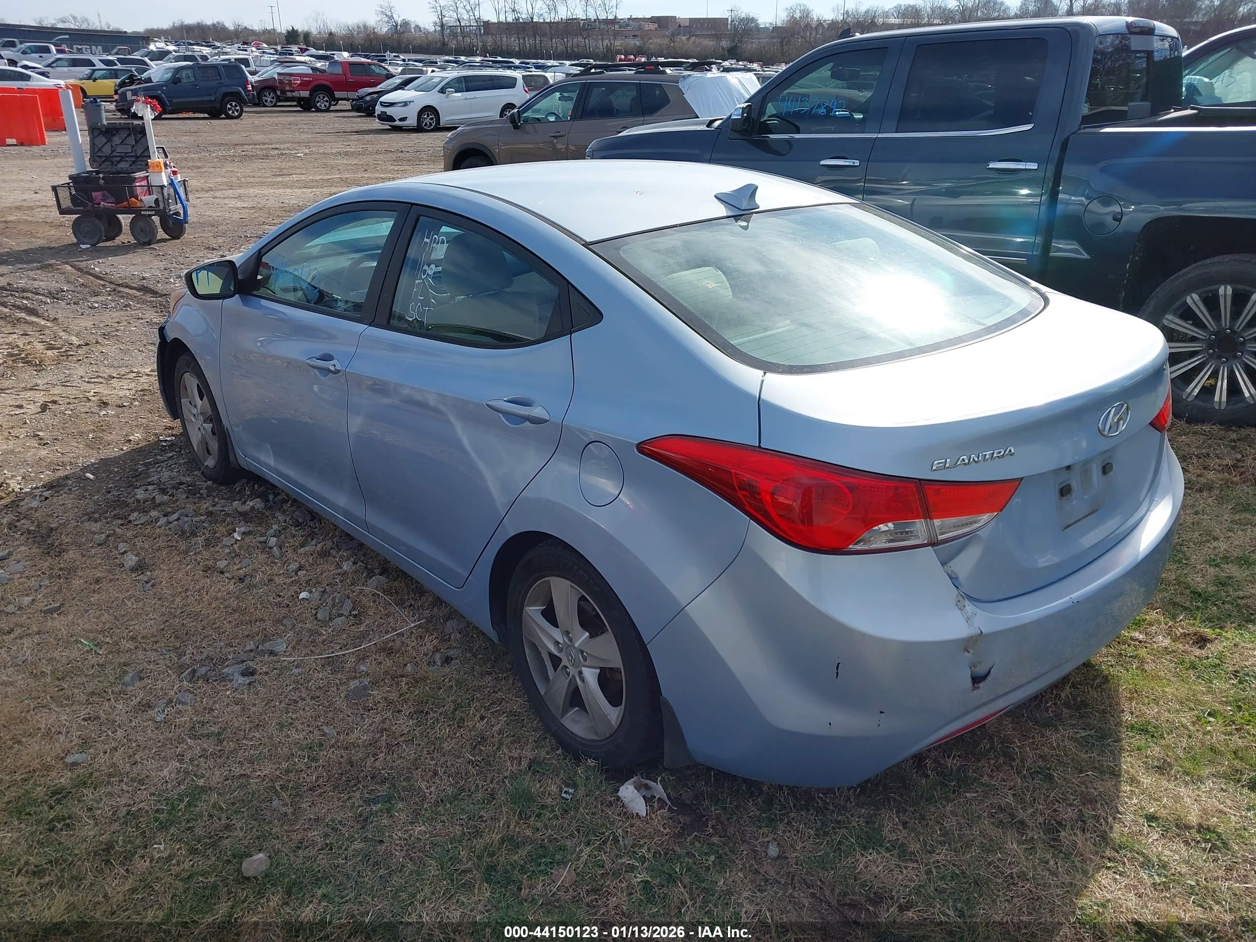 HYUNDAI ELANTRA image 3