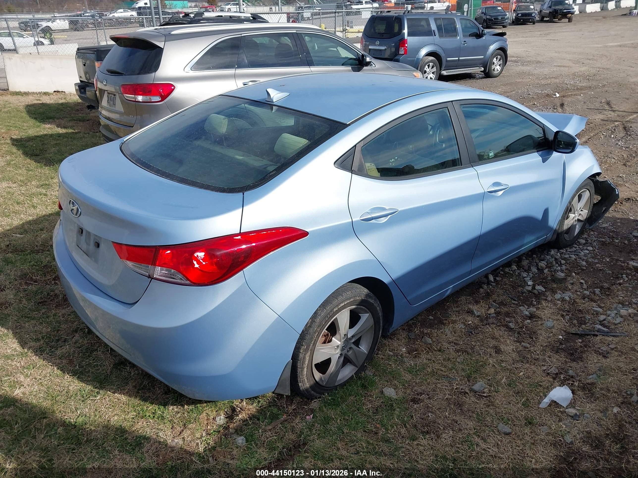 HYUNDAI ELANTRA image 4