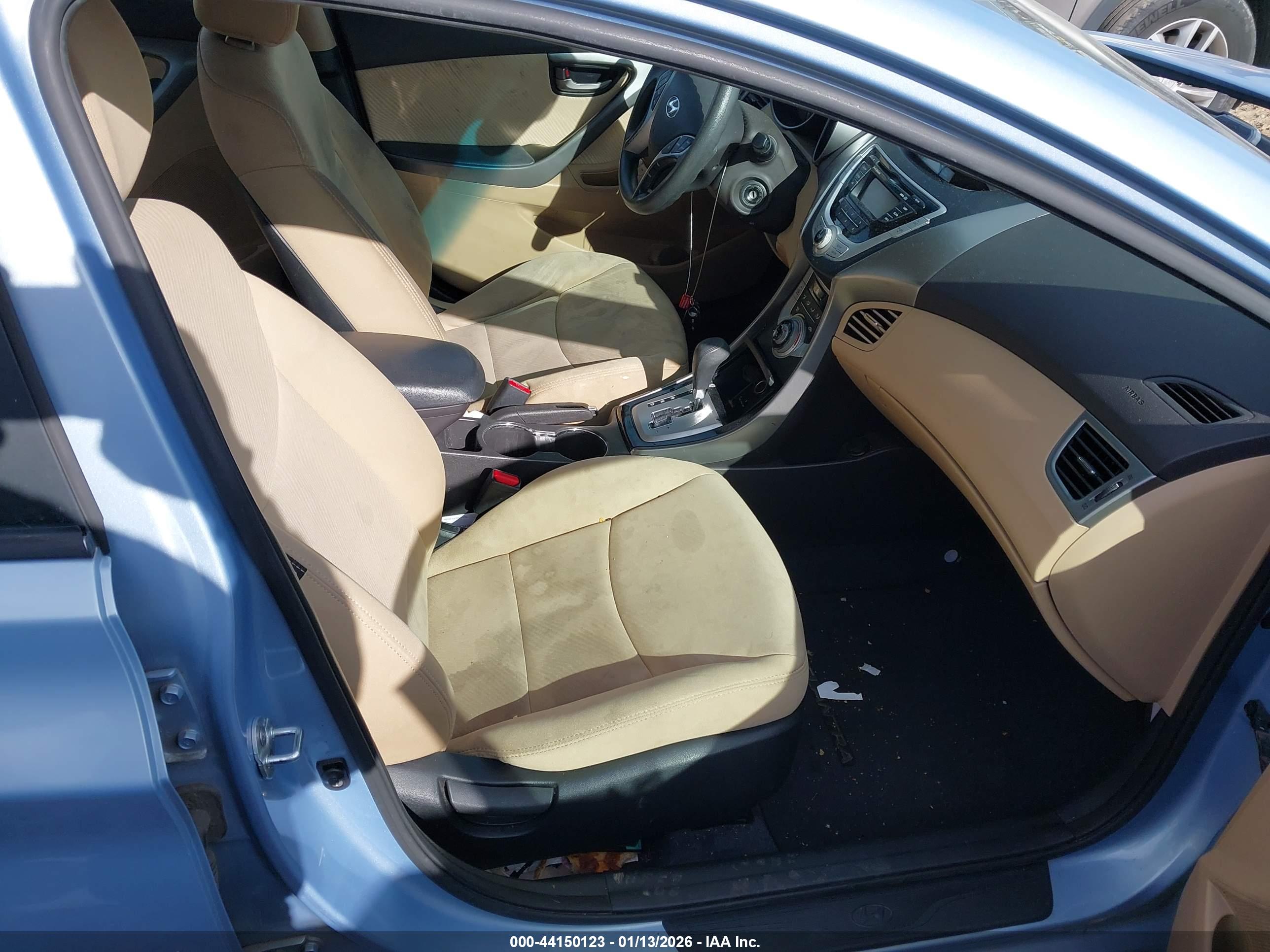 HYUNDAI ELANTRA image 5