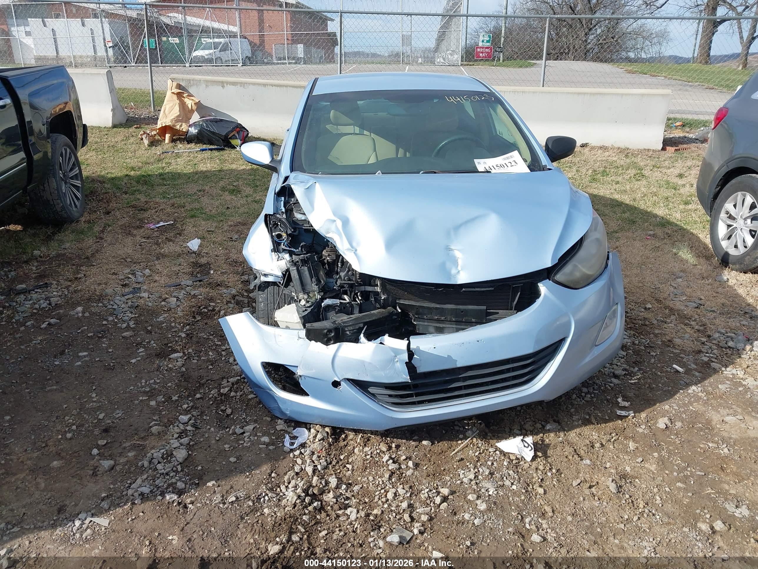 HYUNDAI ELANTRA image 6