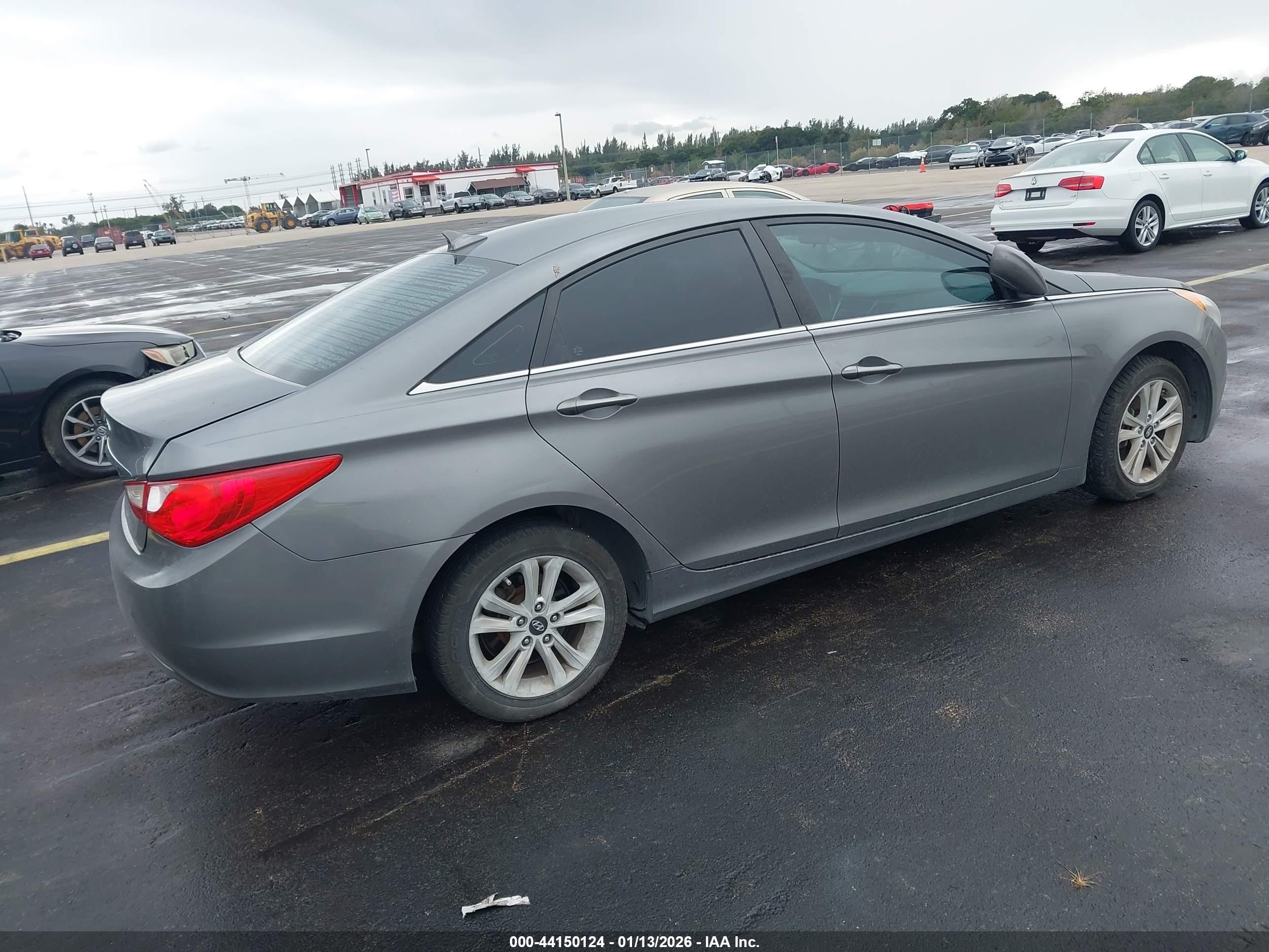 HYUNDAI SONATA image 4