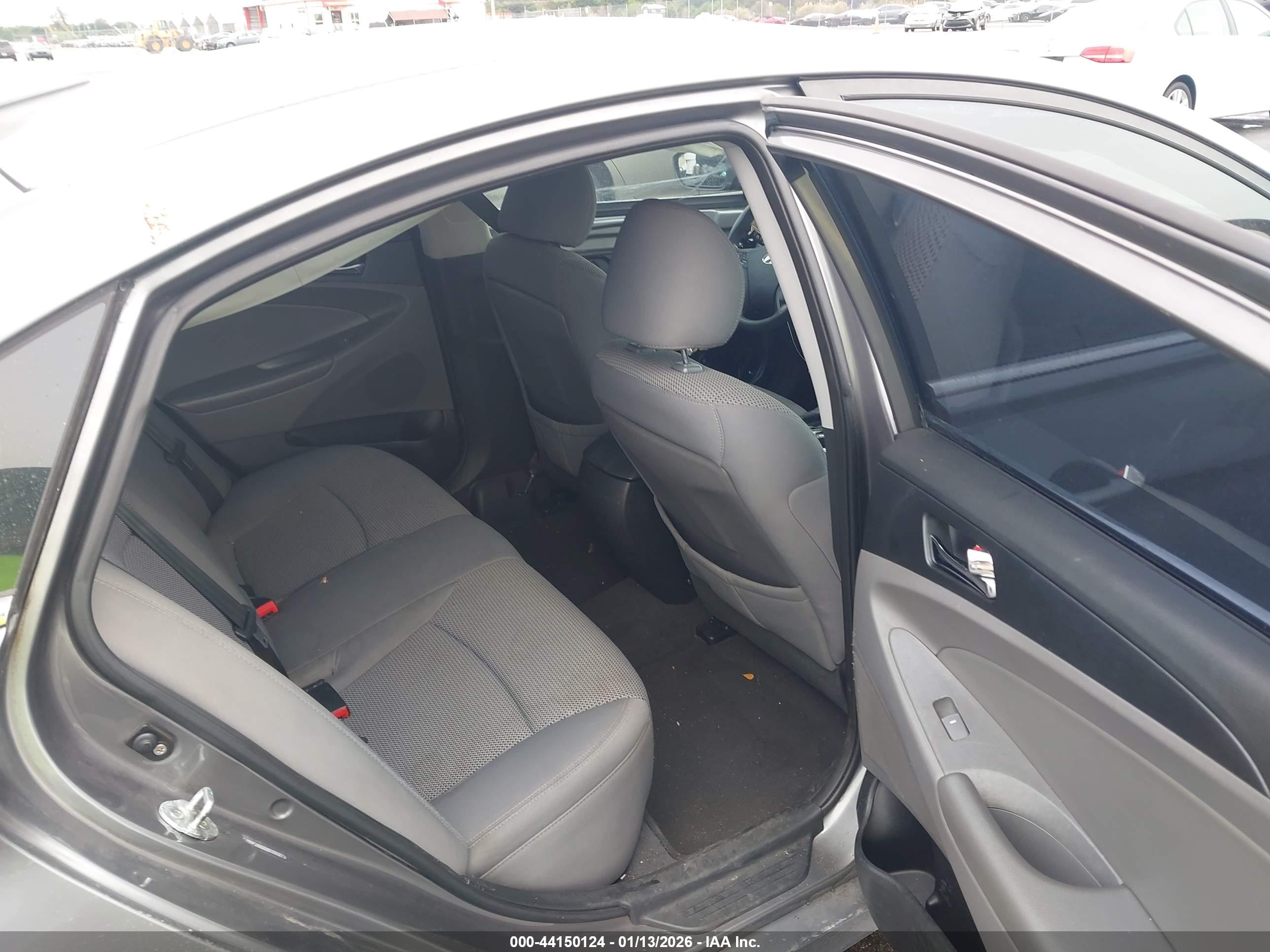HYUNDAI SONATA image 8