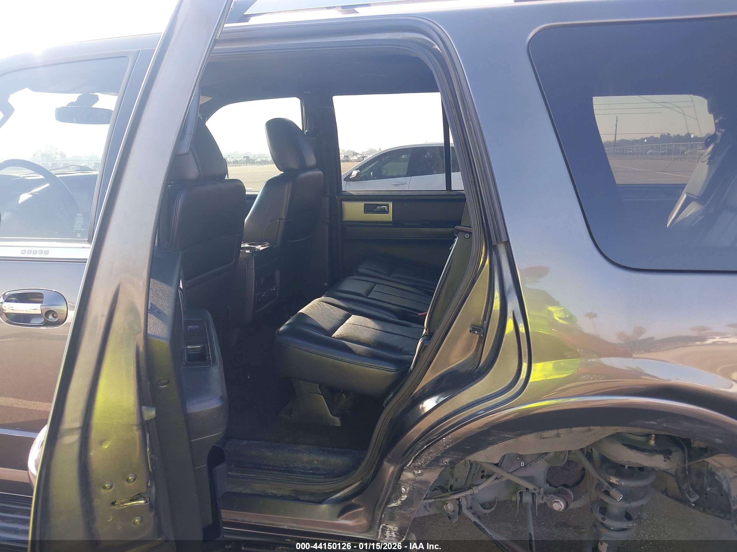 FORD EXPEDITION image 8