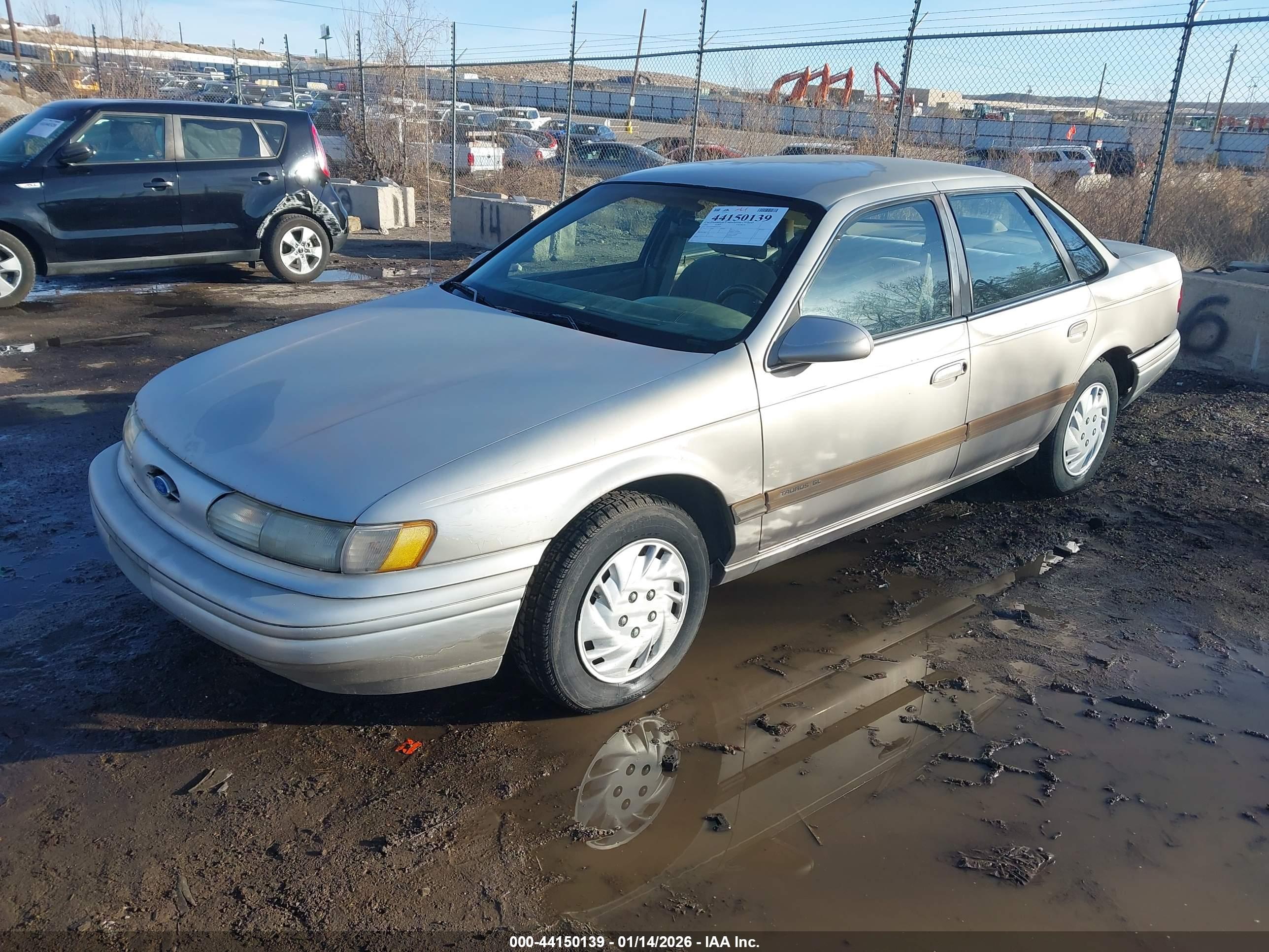 FORD TAURUS image 2