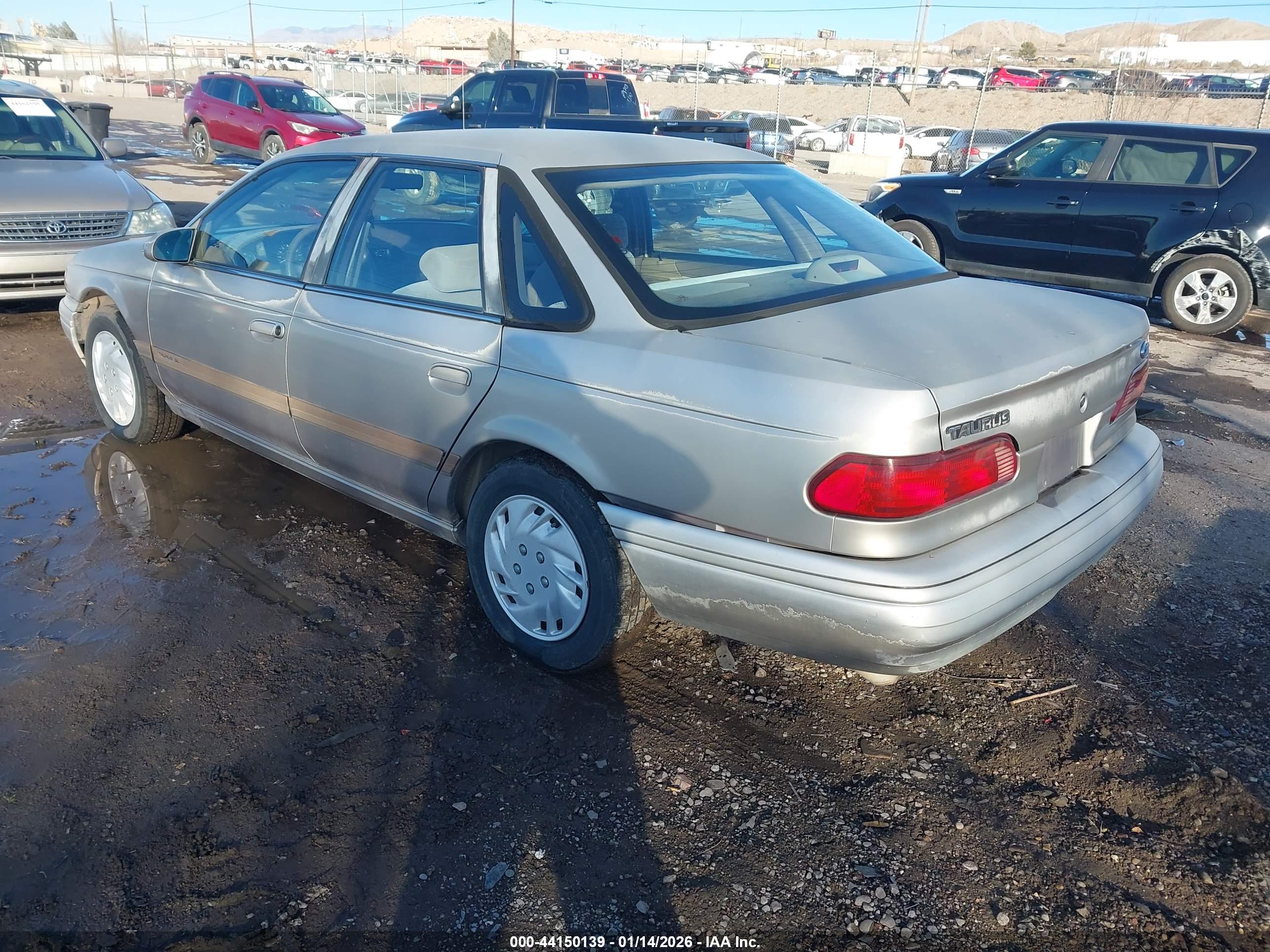 FORD TAURUS image 3