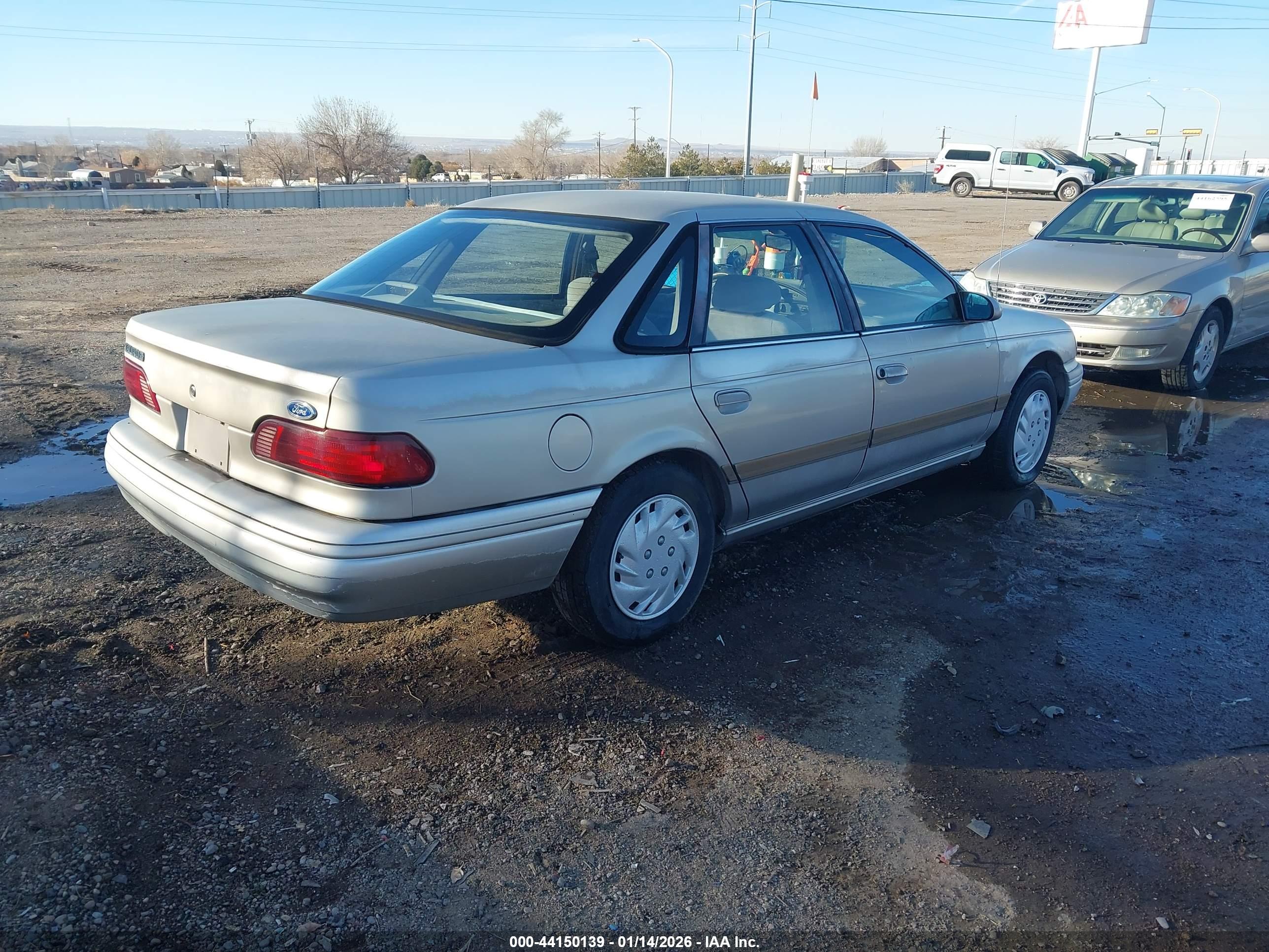 FORD TAURUS image 4