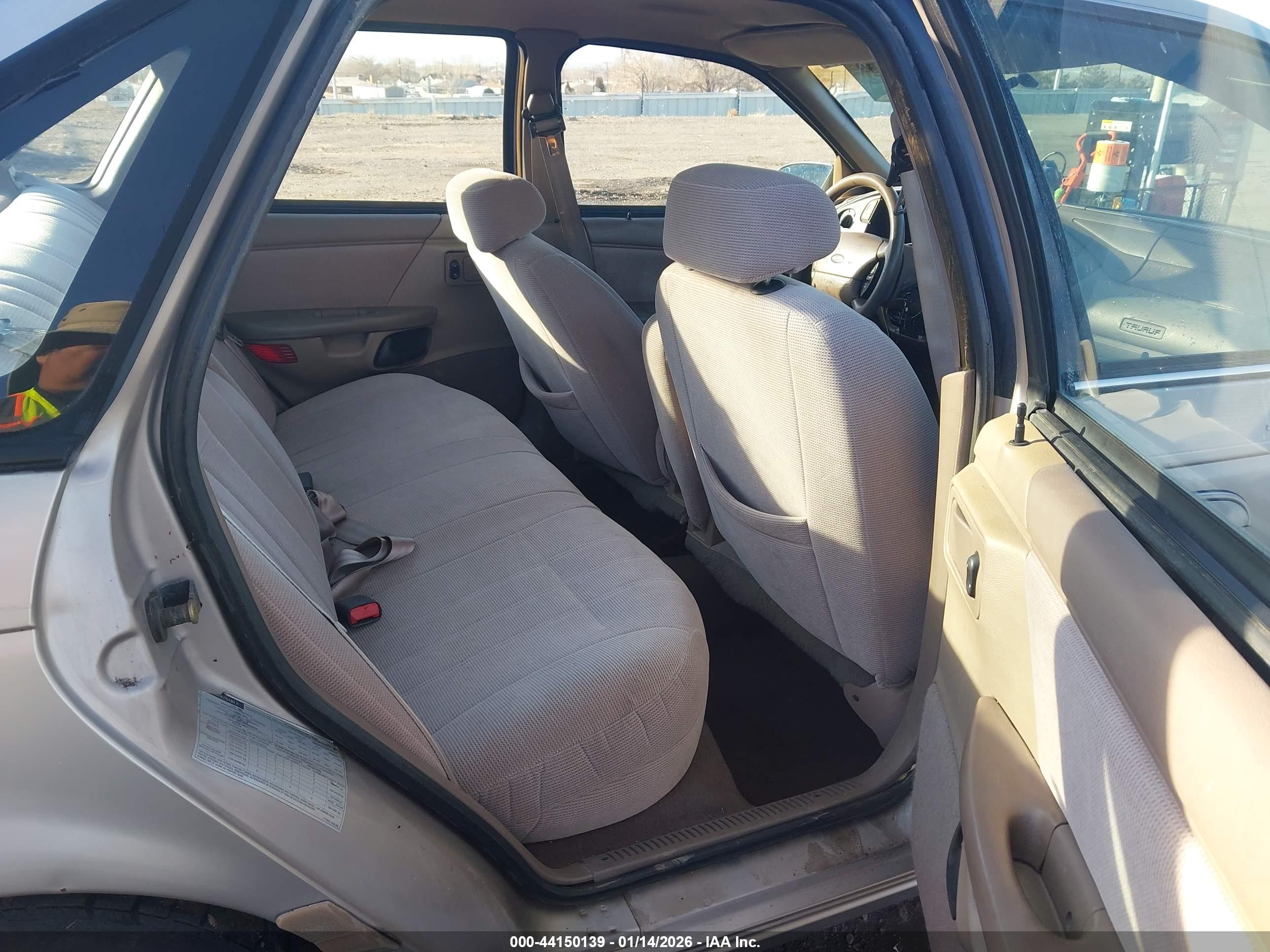 FORD TAURUS image 8