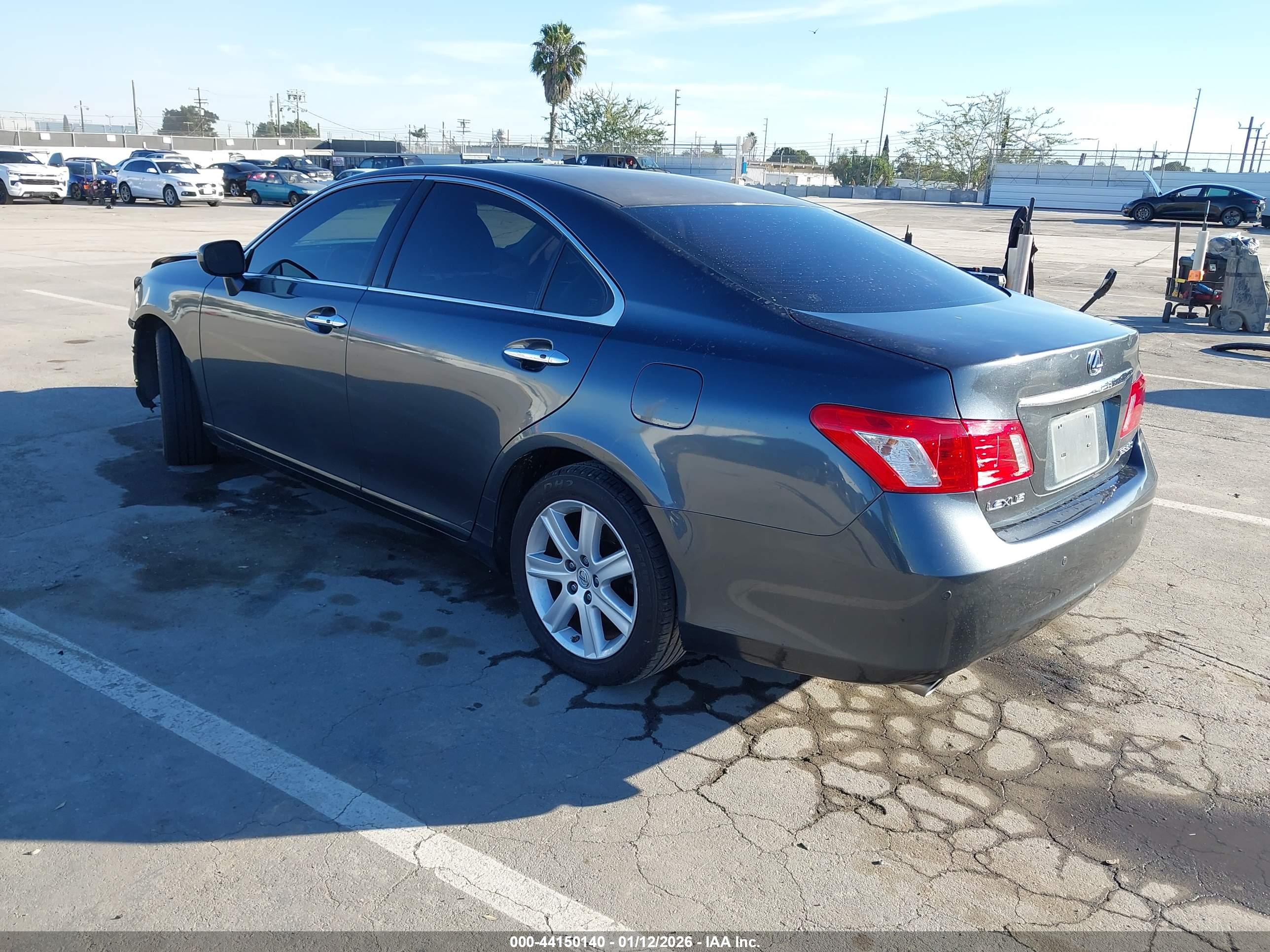 LEXUS ES image 3