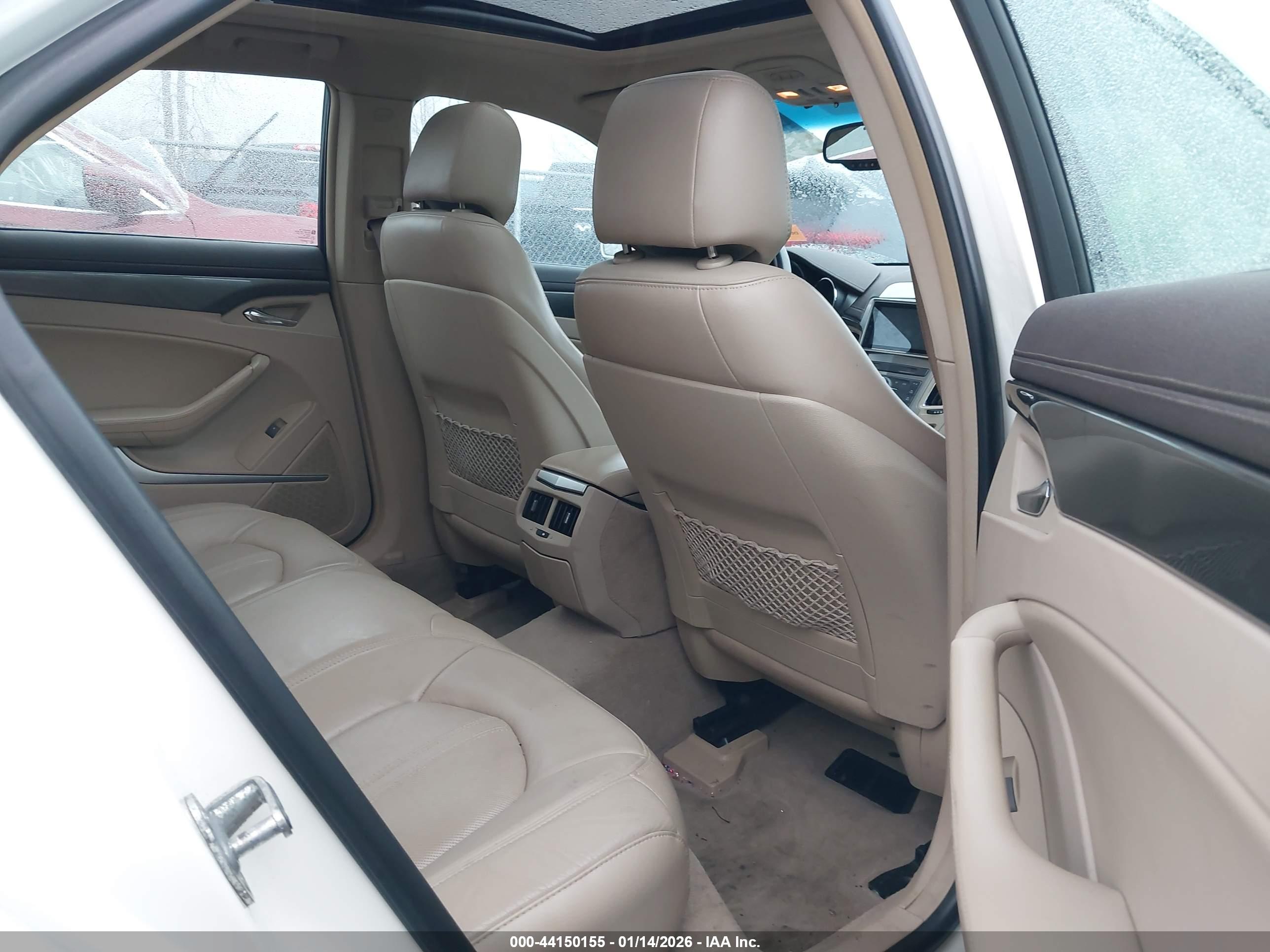 CADILLAC CTS image 8