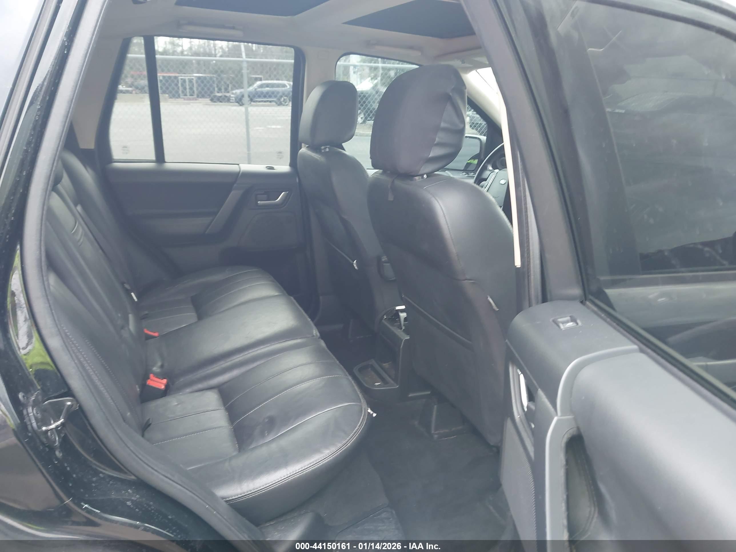 LAND ROVER image 8
