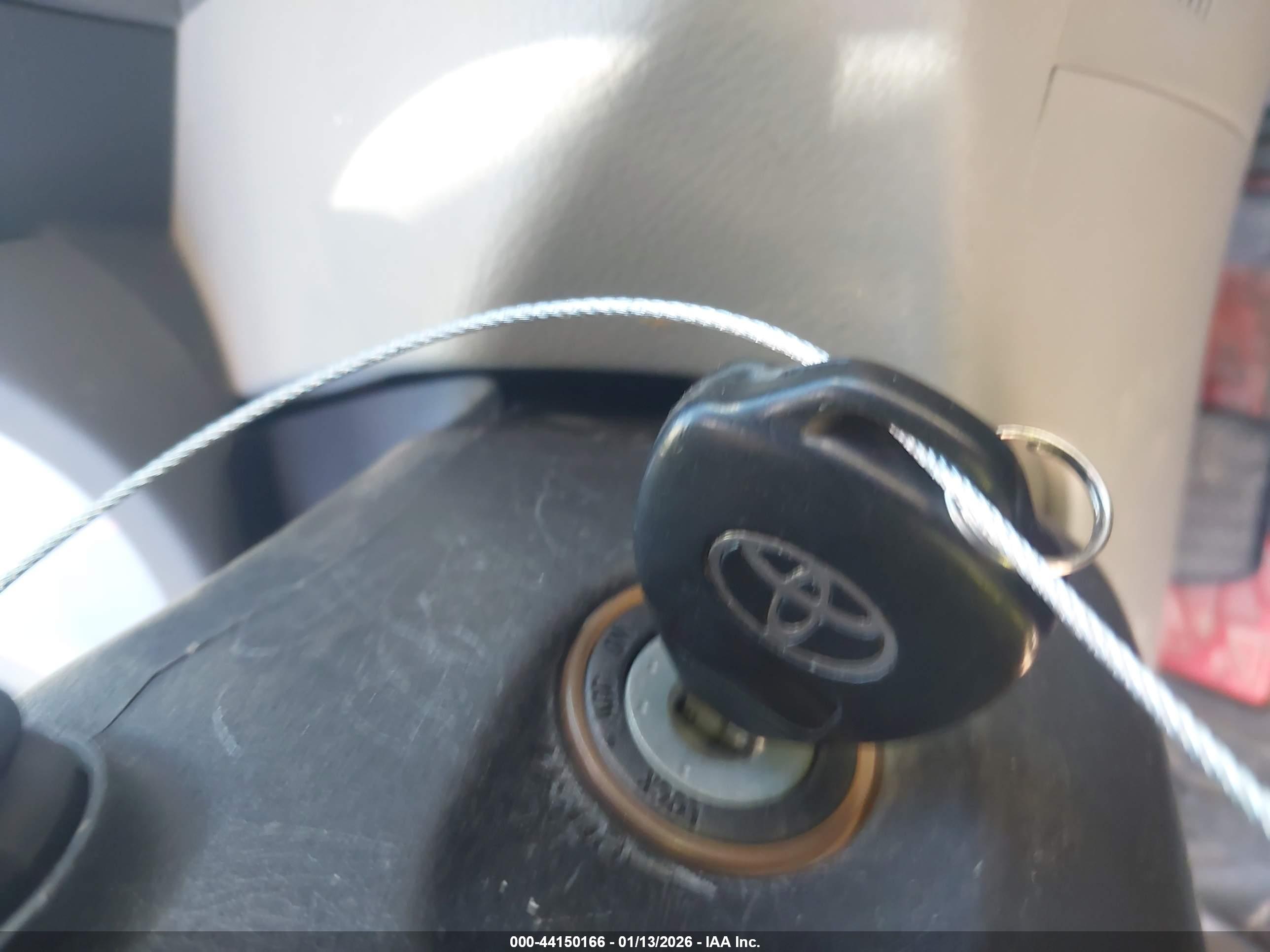 TOYOTA RAV4 image 11