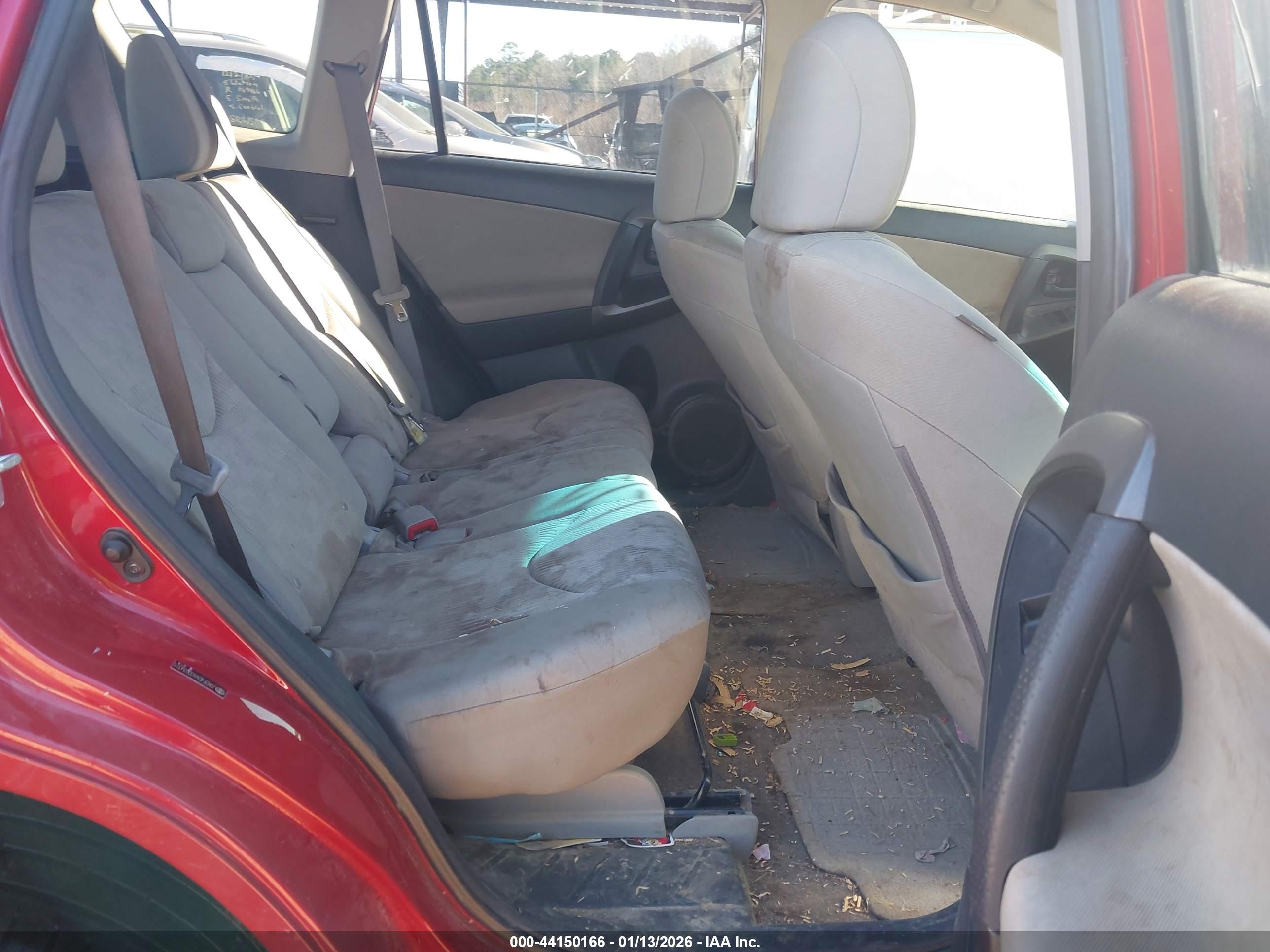 TOYOTA RAV4 image 8