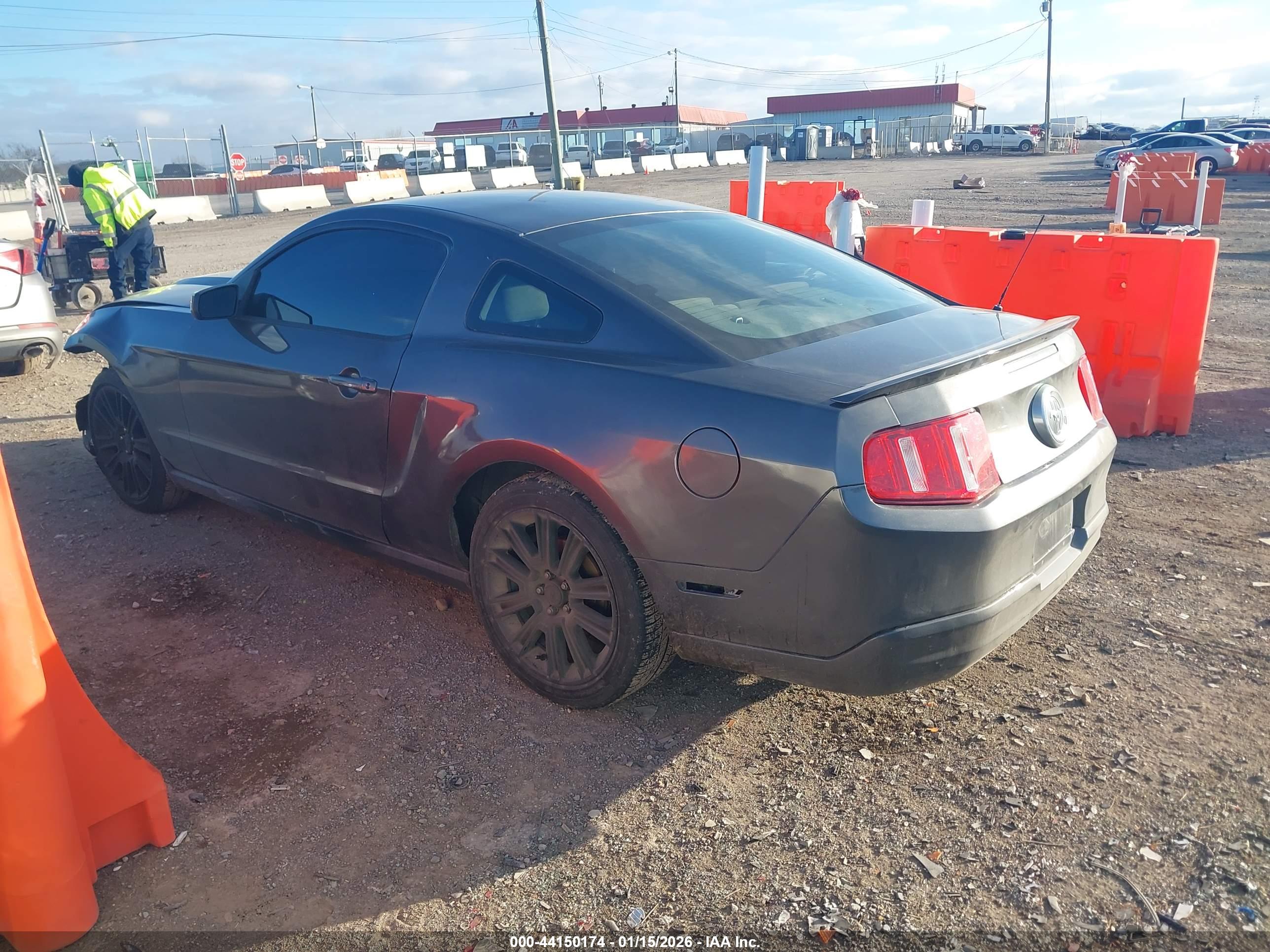 FORD MUSTANG image 3