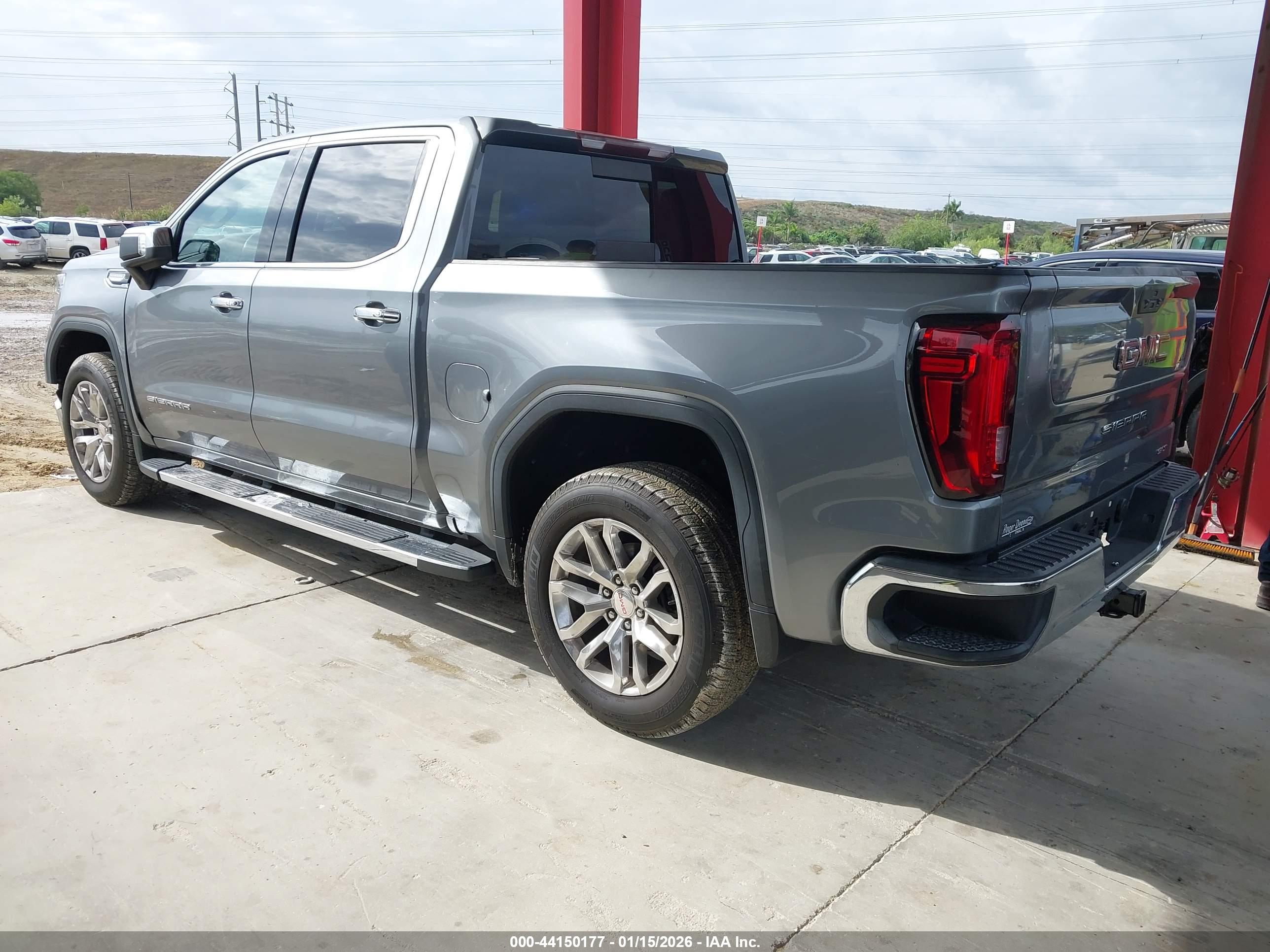 GMC SIERRA image 3