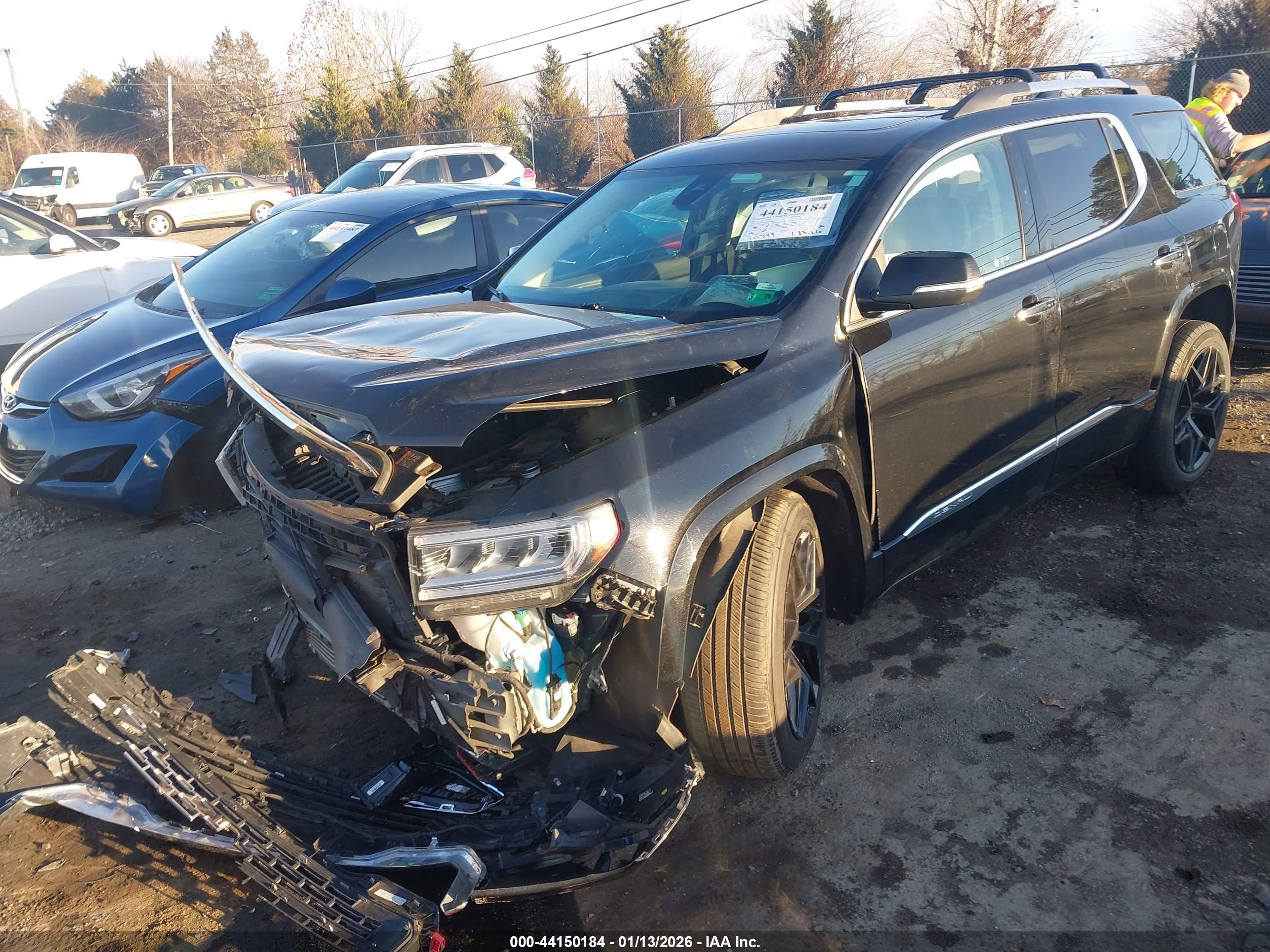 GMC ACADIA image 2