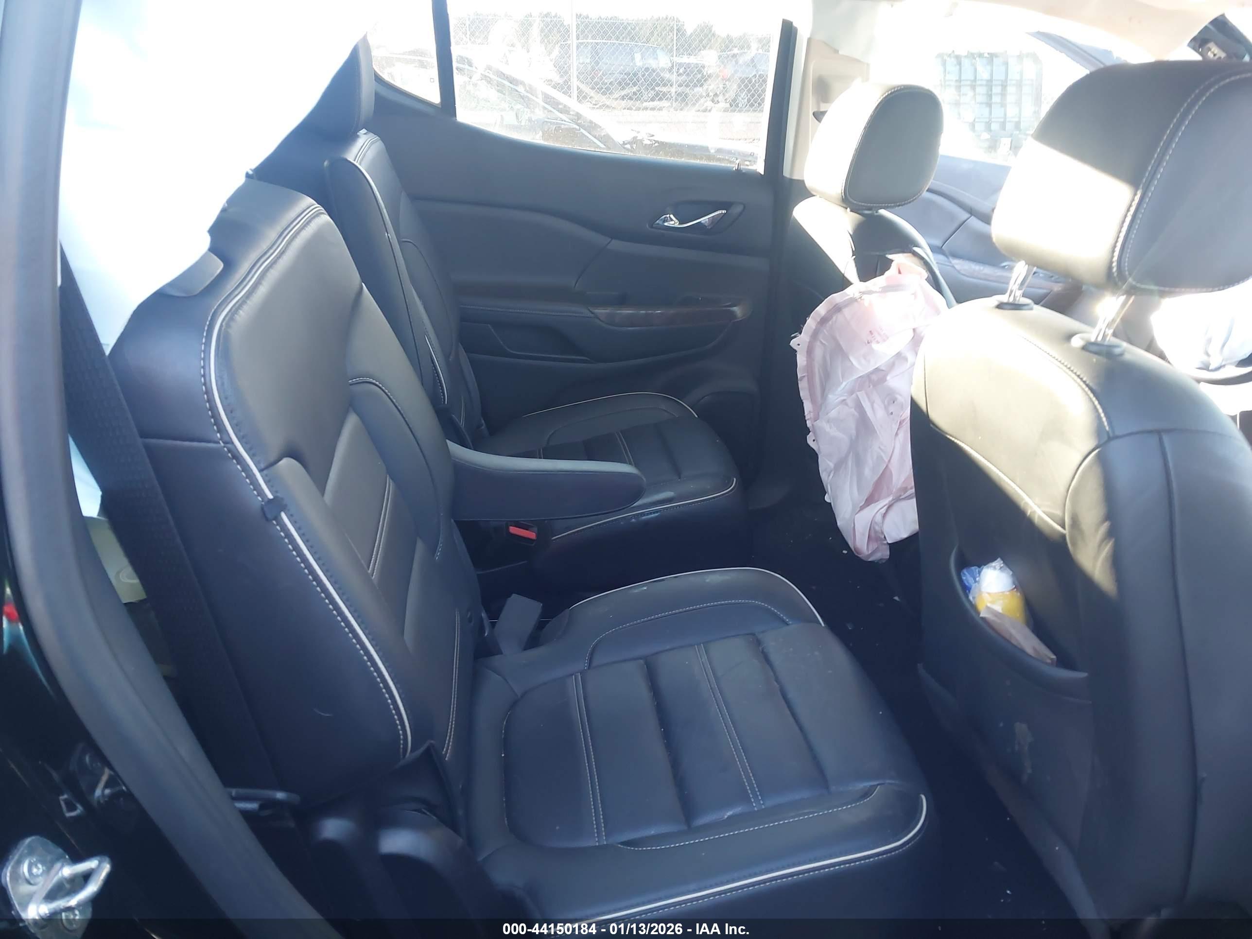 GMC ACADIA image 8