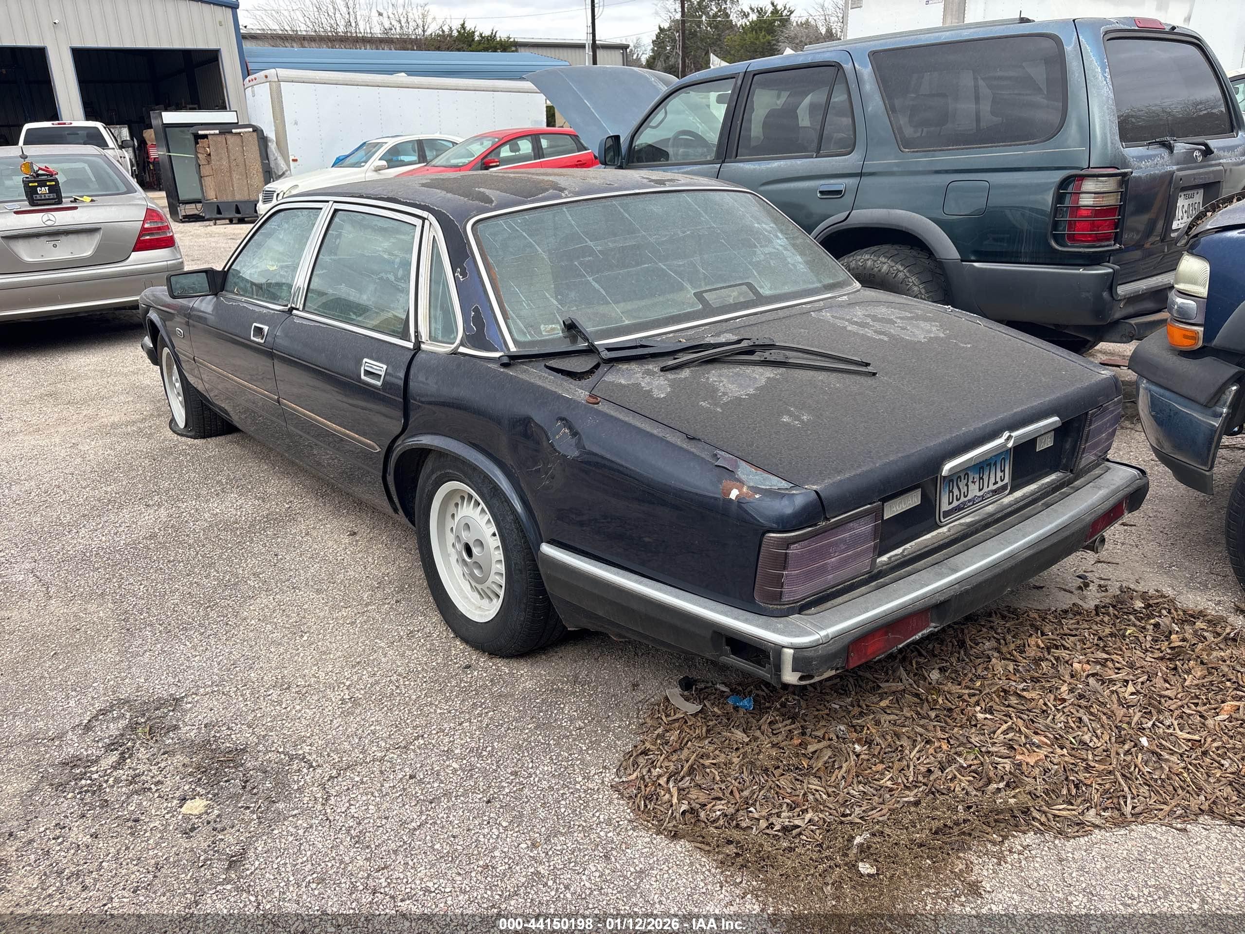 JAGUAR XJ6 image 3