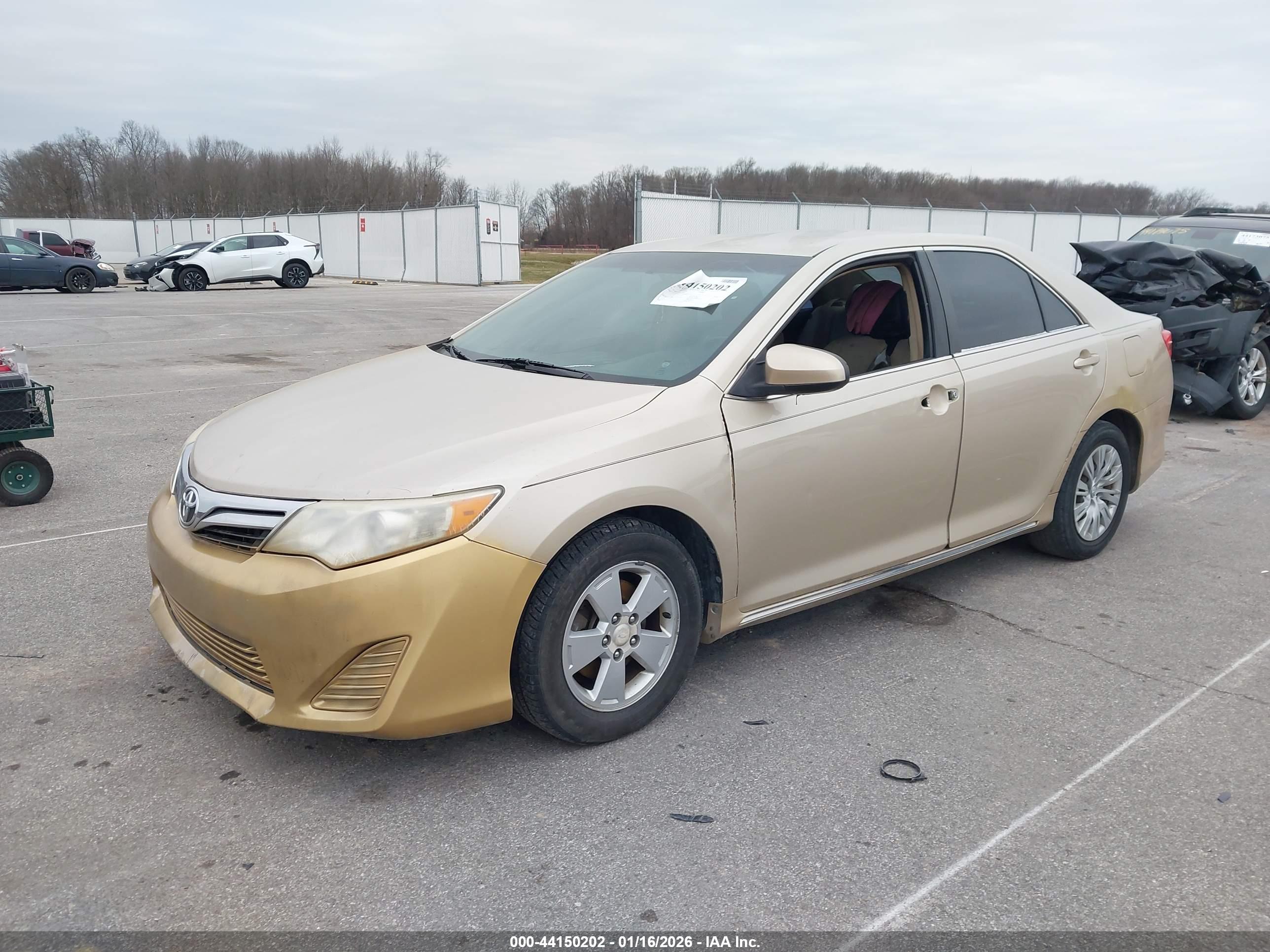 TOYOTA CAMRY image 2