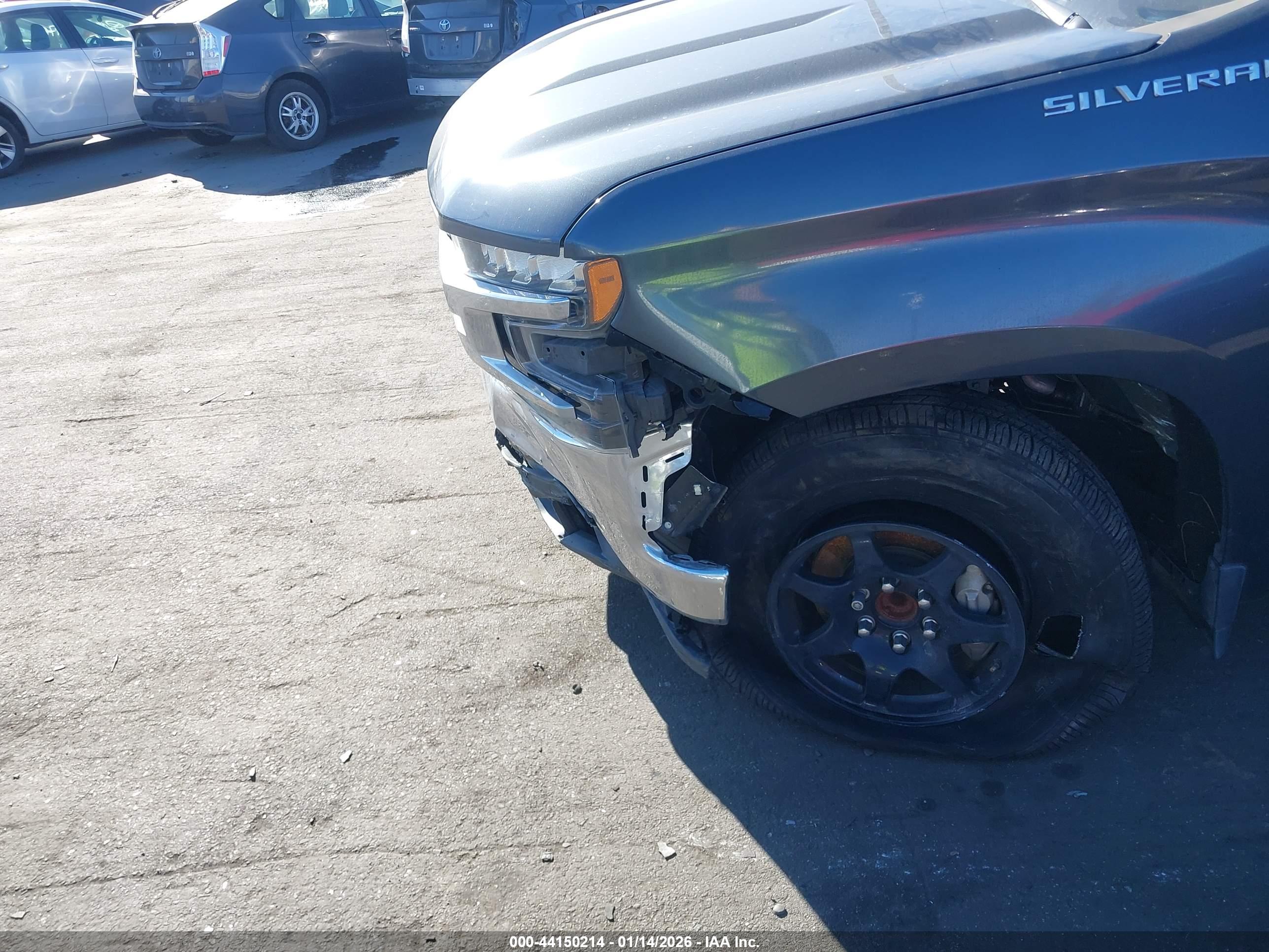 CHEVROLET SILVERADO image 6