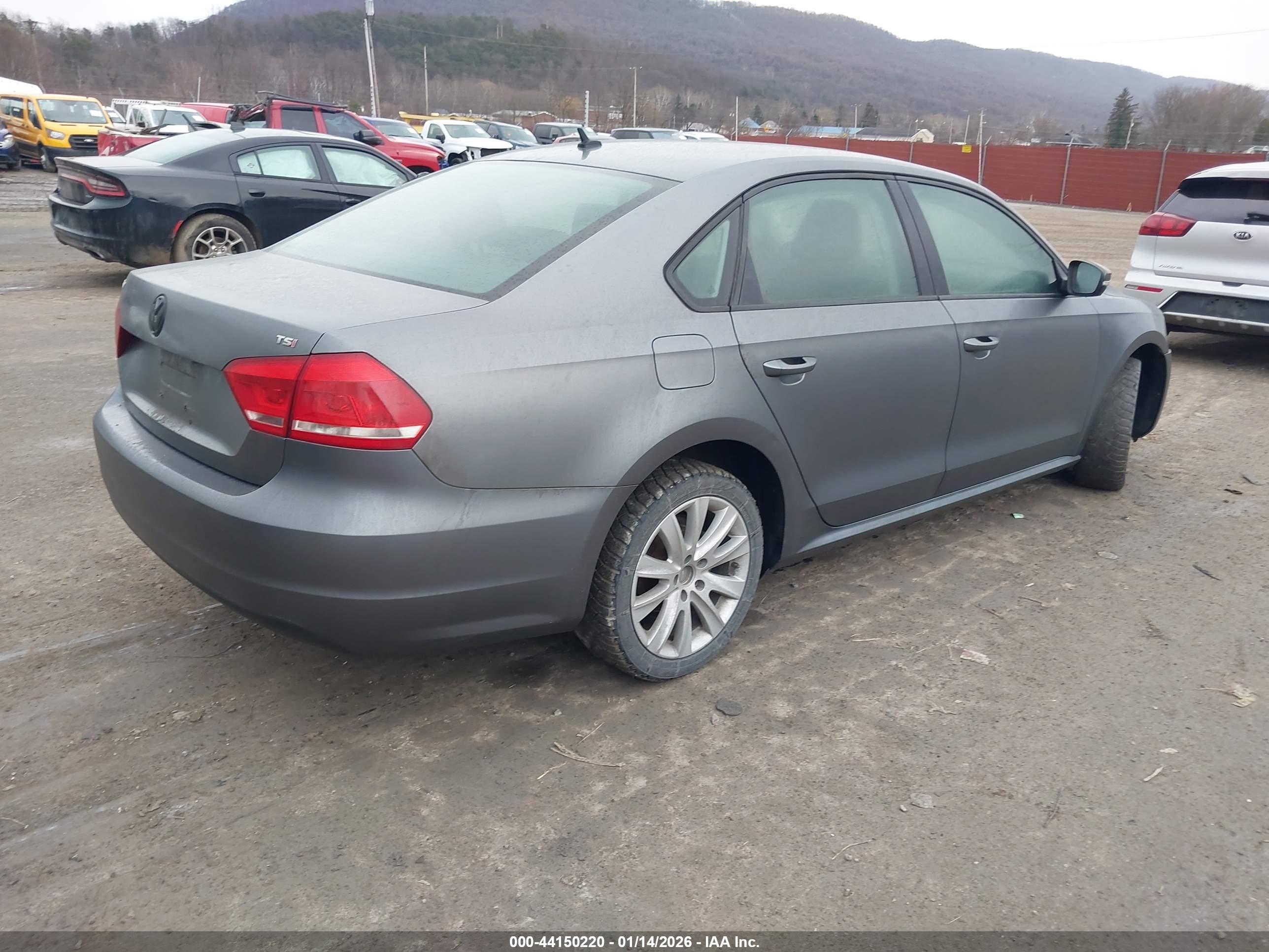 VOLKSWAGEN PASSAT image 4