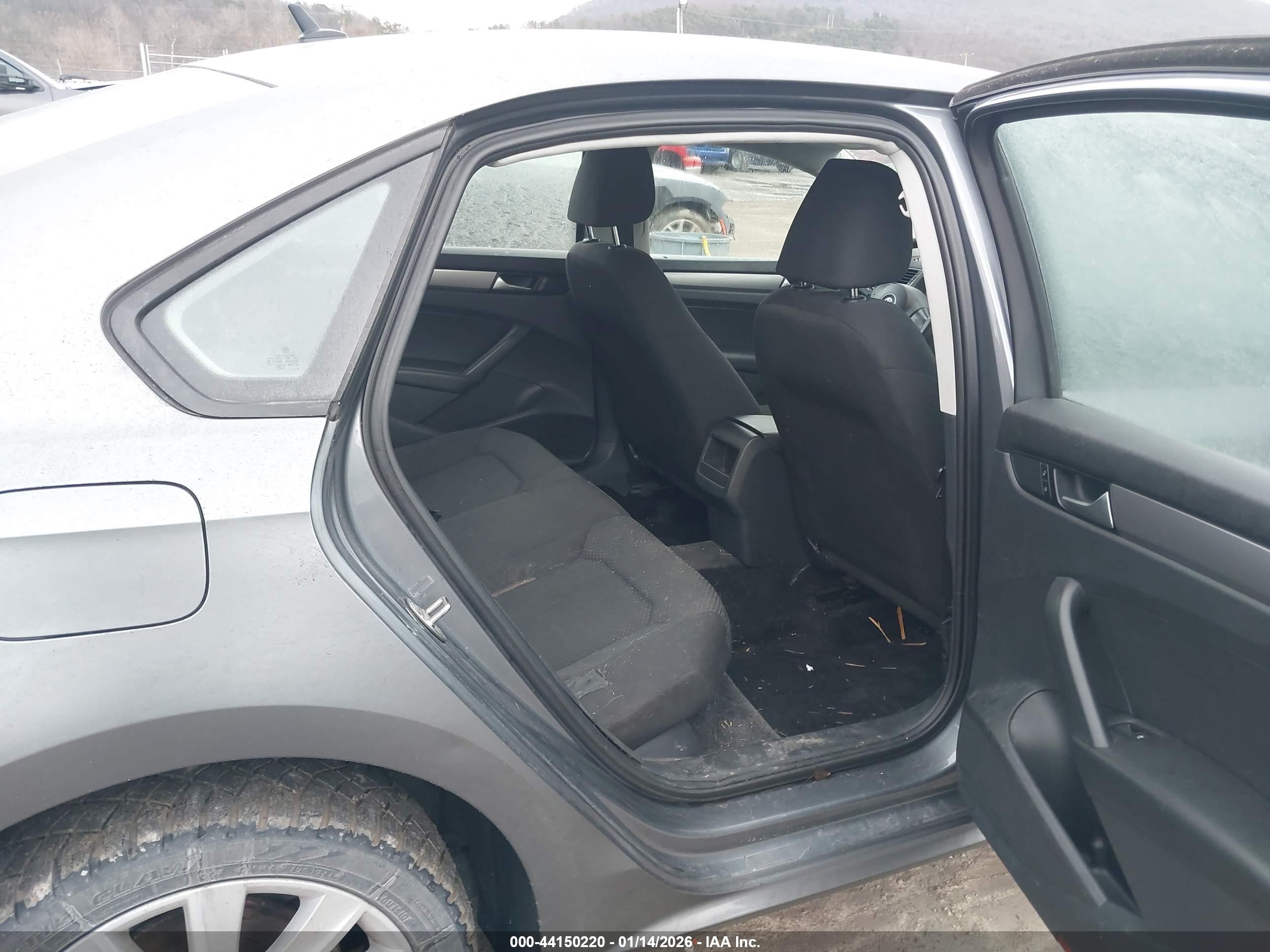 VOLKSWAGEN PASSAT image 8