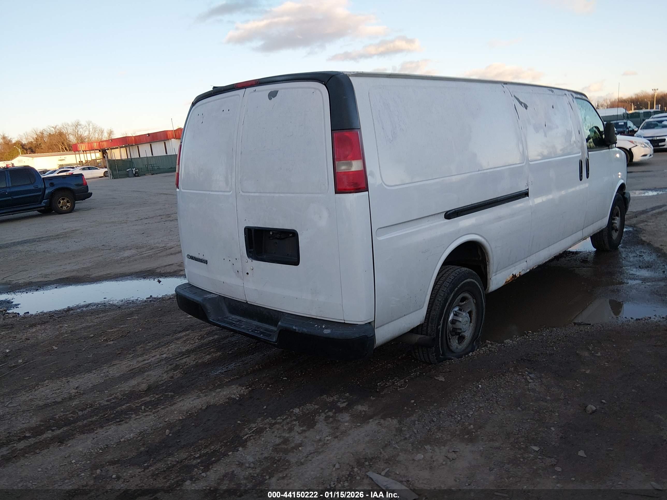 CHEVROLET EXPRESS image 4
