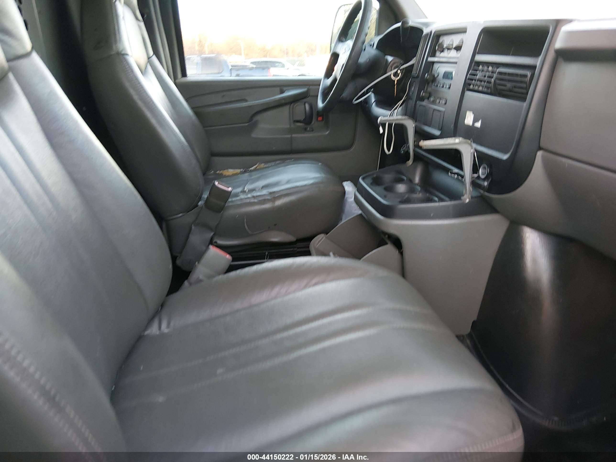 CHEVROLET EXPRESS image 5