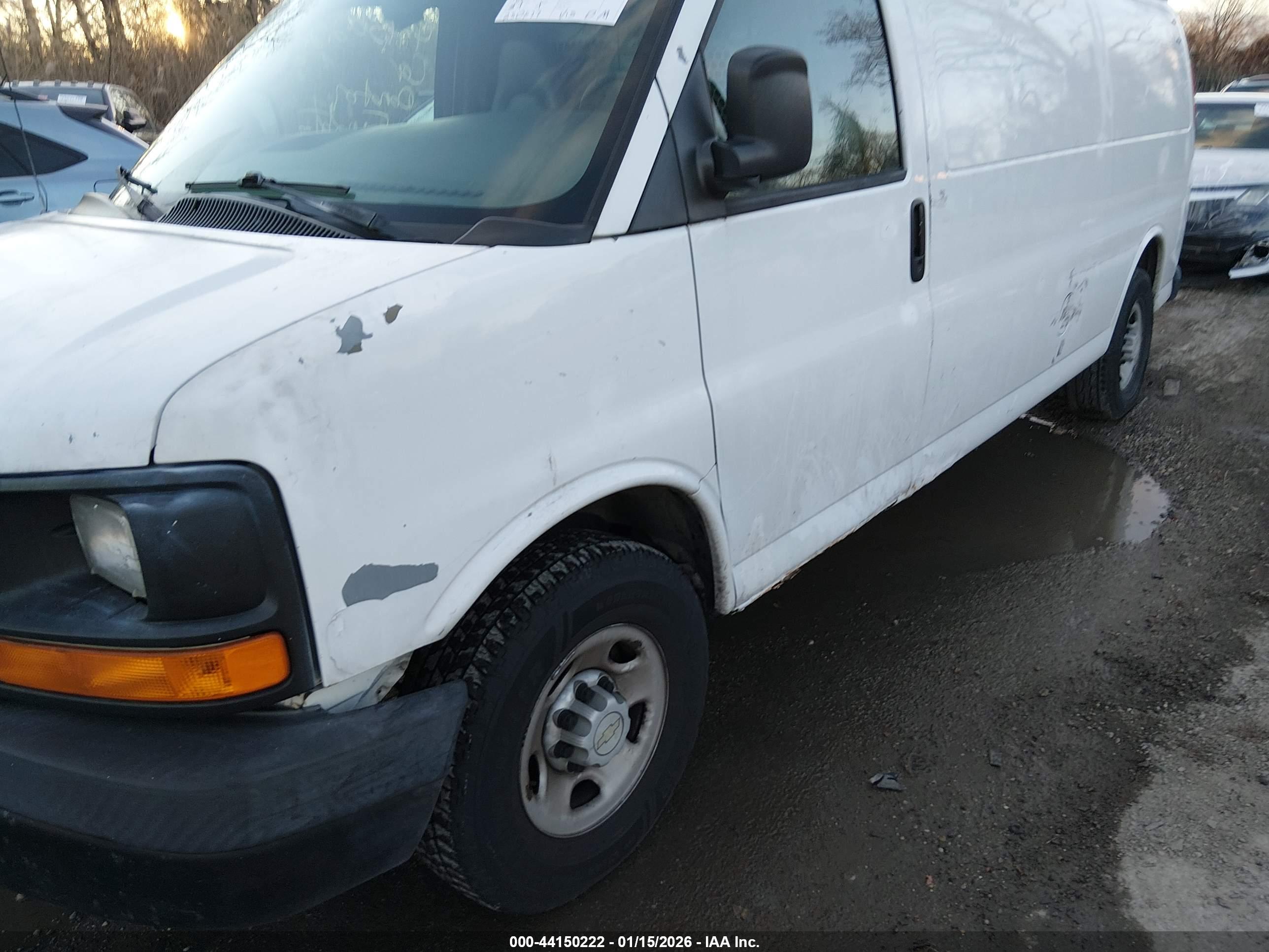 CHEVROLET EXPRESS image 6
