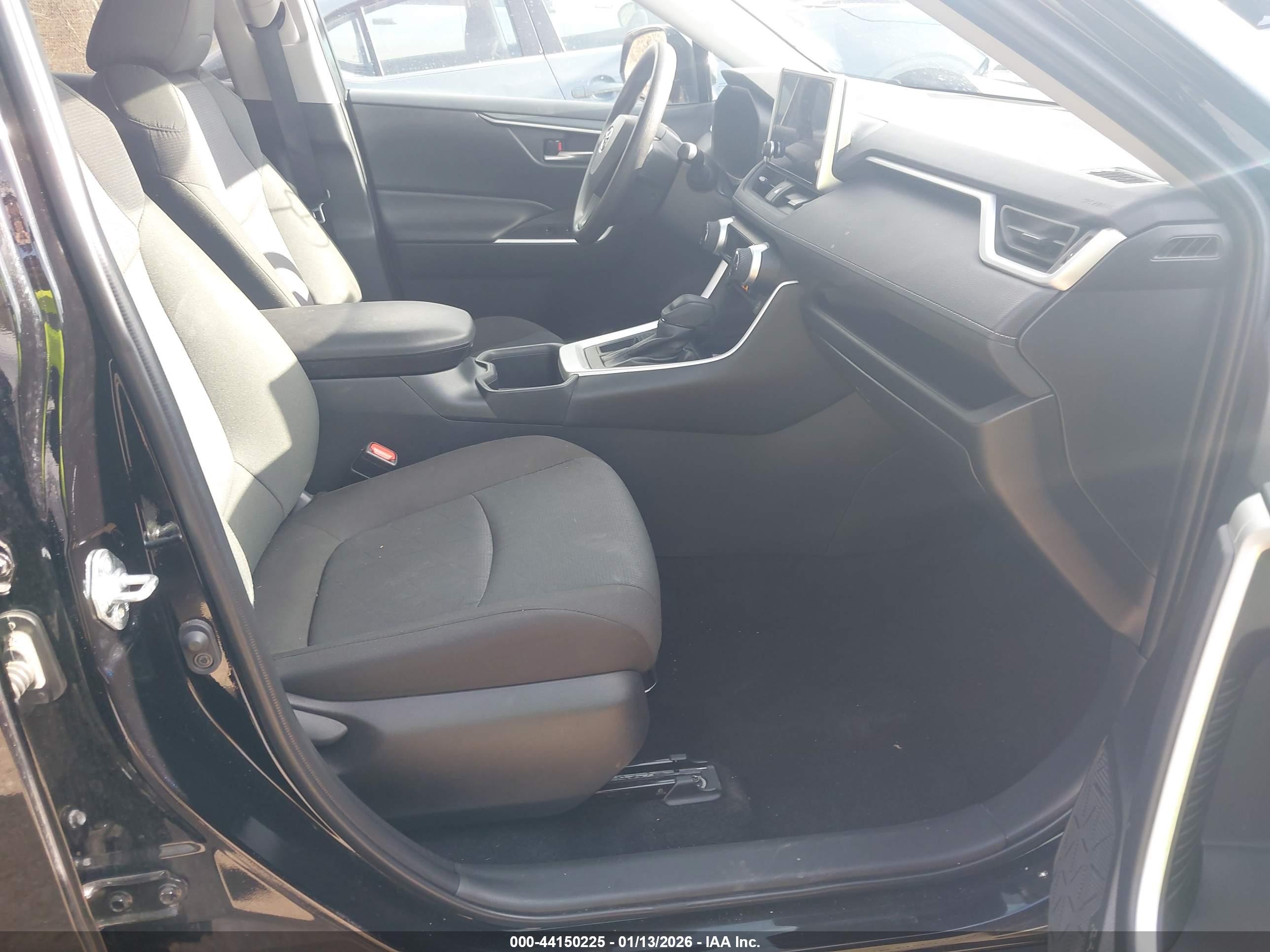 TOYOTA RAV4 image 5